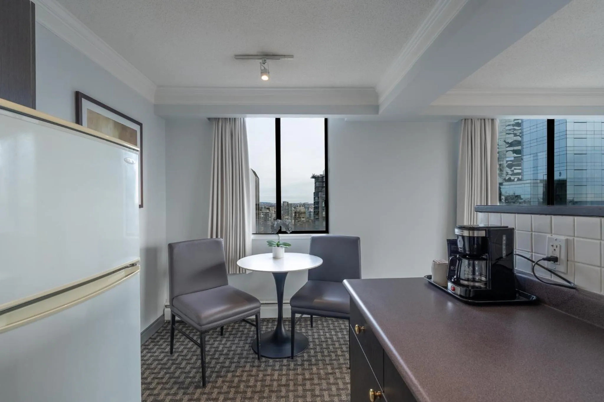 Coffee/tea facilities in Century Plaza Hotel