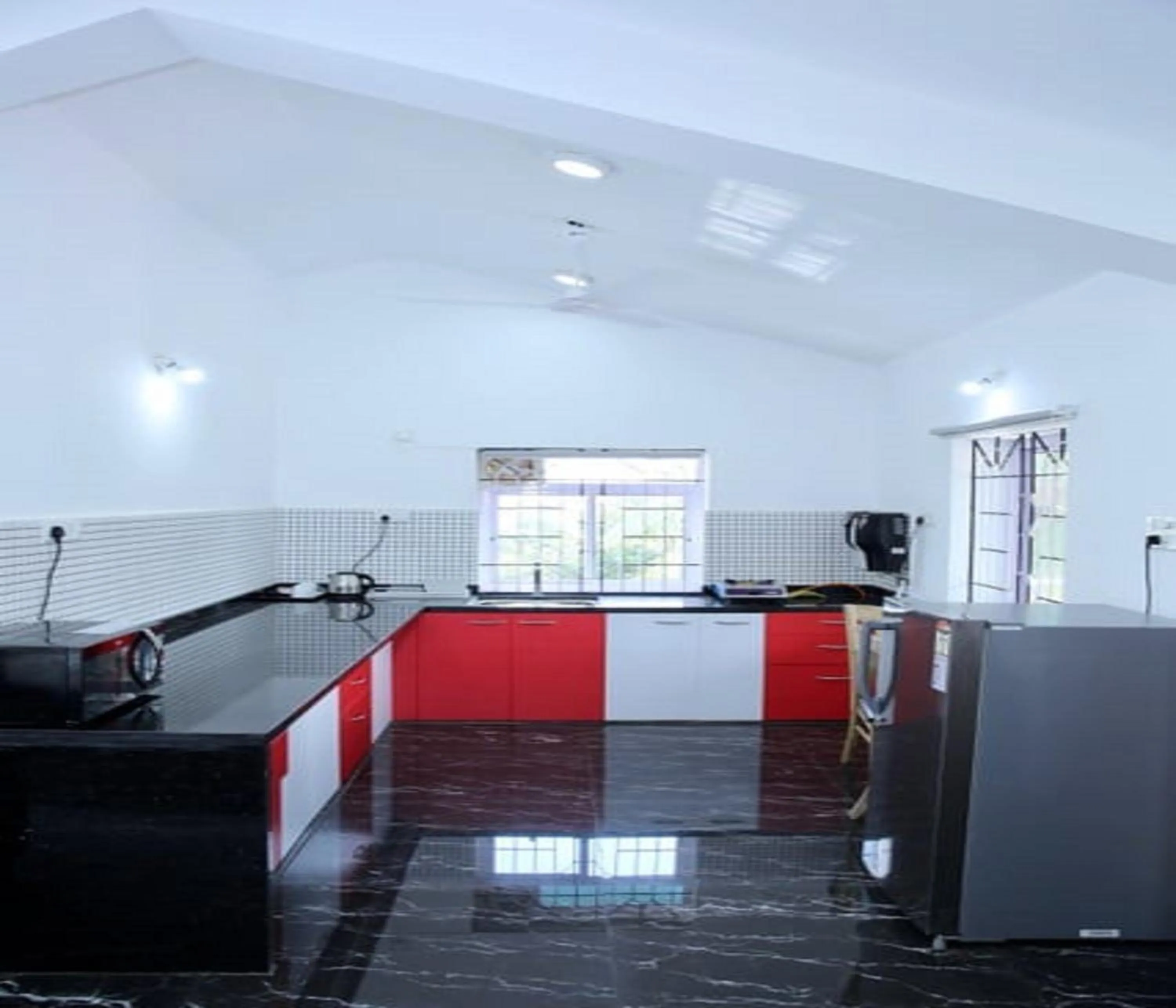 Kitchen or kitchenette in Lar Amorosa Boutique Hotel - Goa