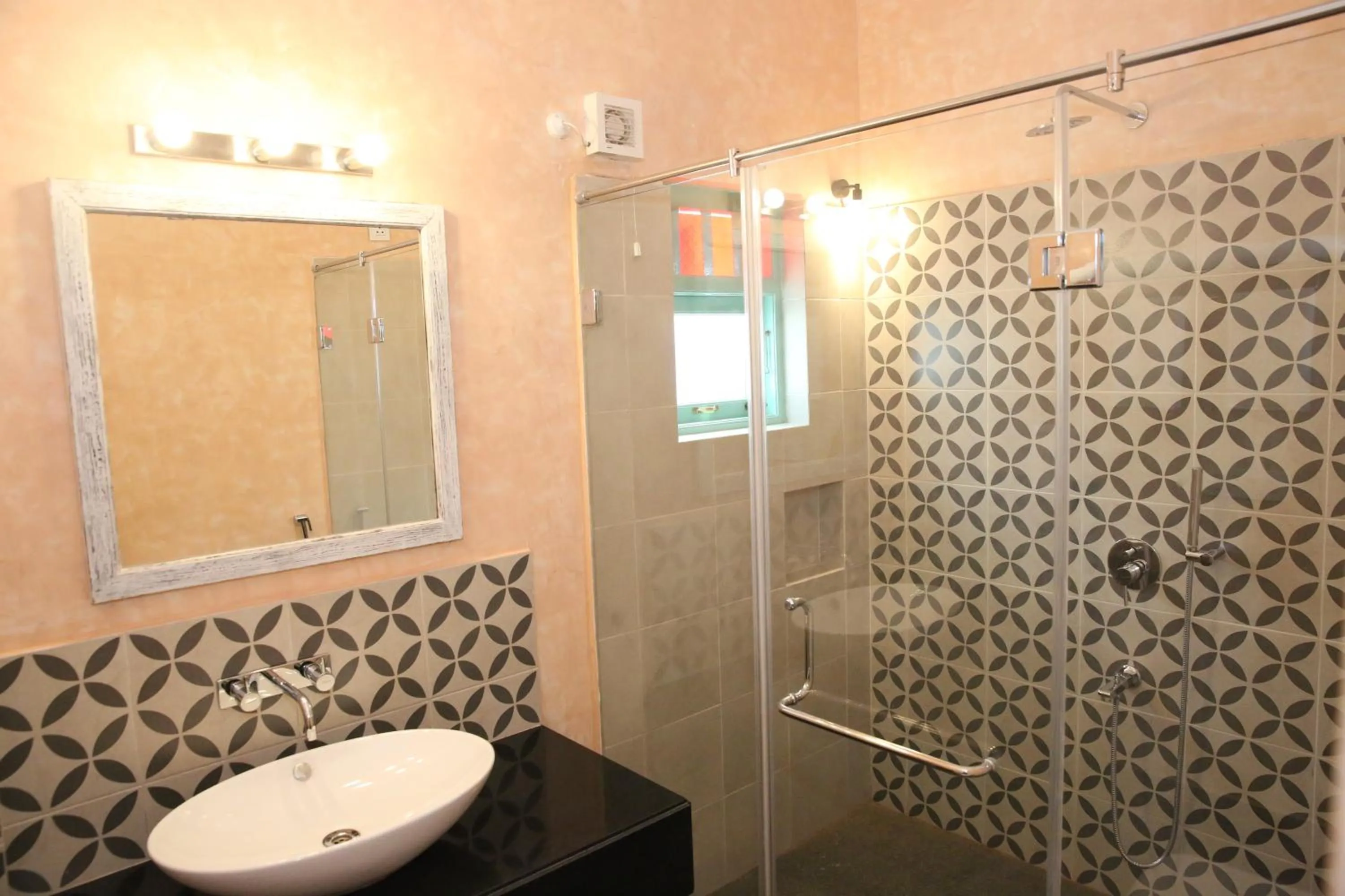Bathroom in Lar Amorosa Boutique Hotel - Goa