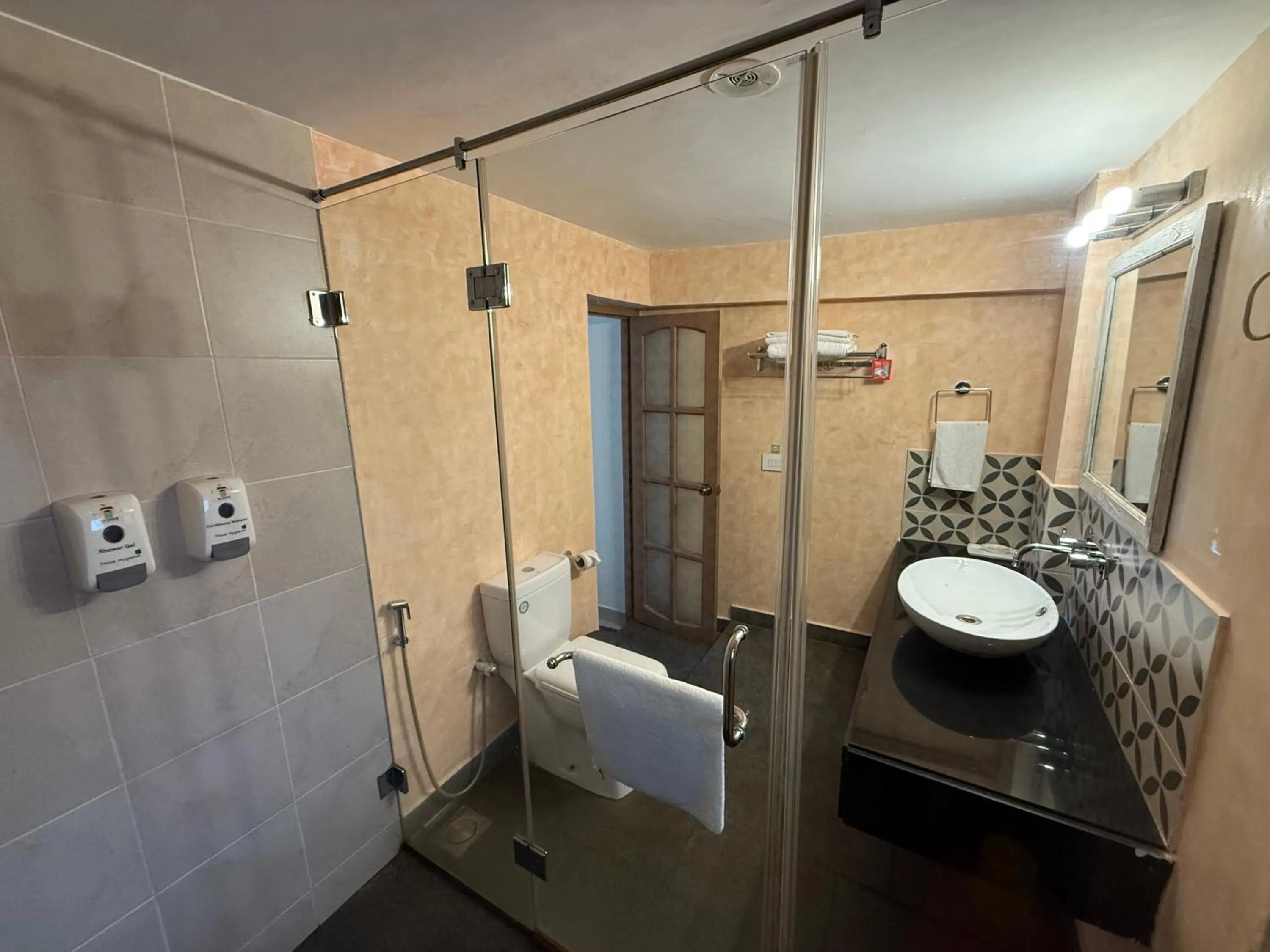 Bathroom in Lar Amorosa Boutique Hotel - Goa