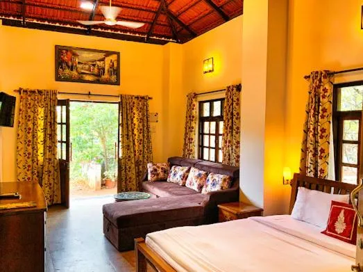 Living room, Bed in Lar Amorosa Boutique Hotel - Goa