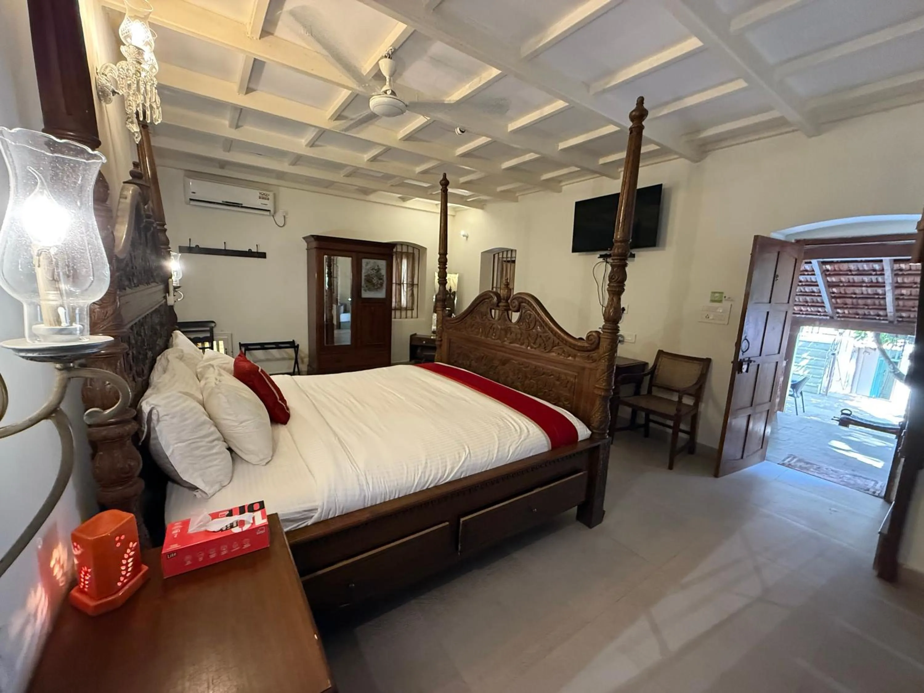 Bedroom, Bed in Lar Amorosa Boutique Hotel - Goa