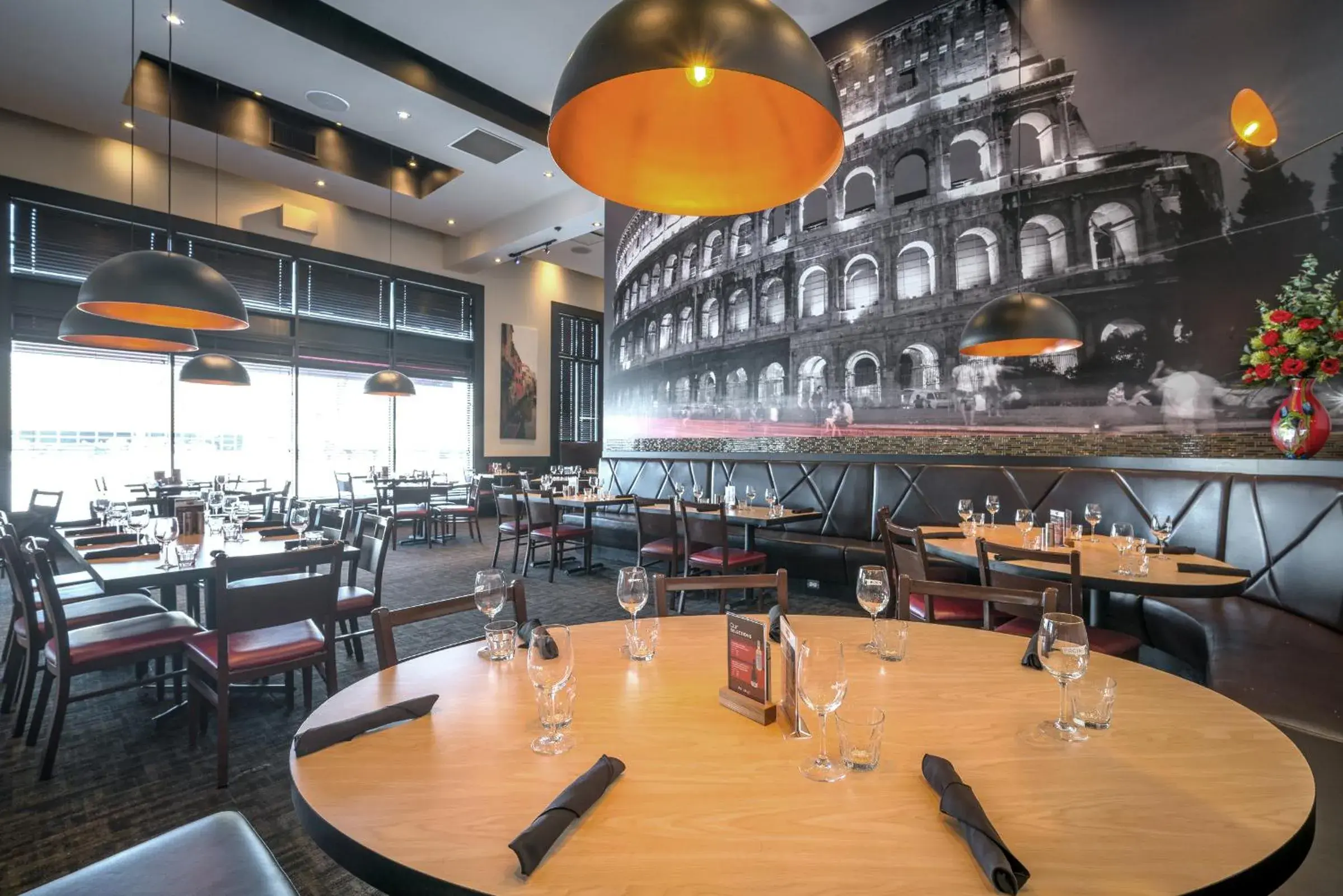 Restaurant/places to eat in Acclaim Hotel by CLIQUE Restaurant/places to eat in Acclaim Hotel by CLIQUE