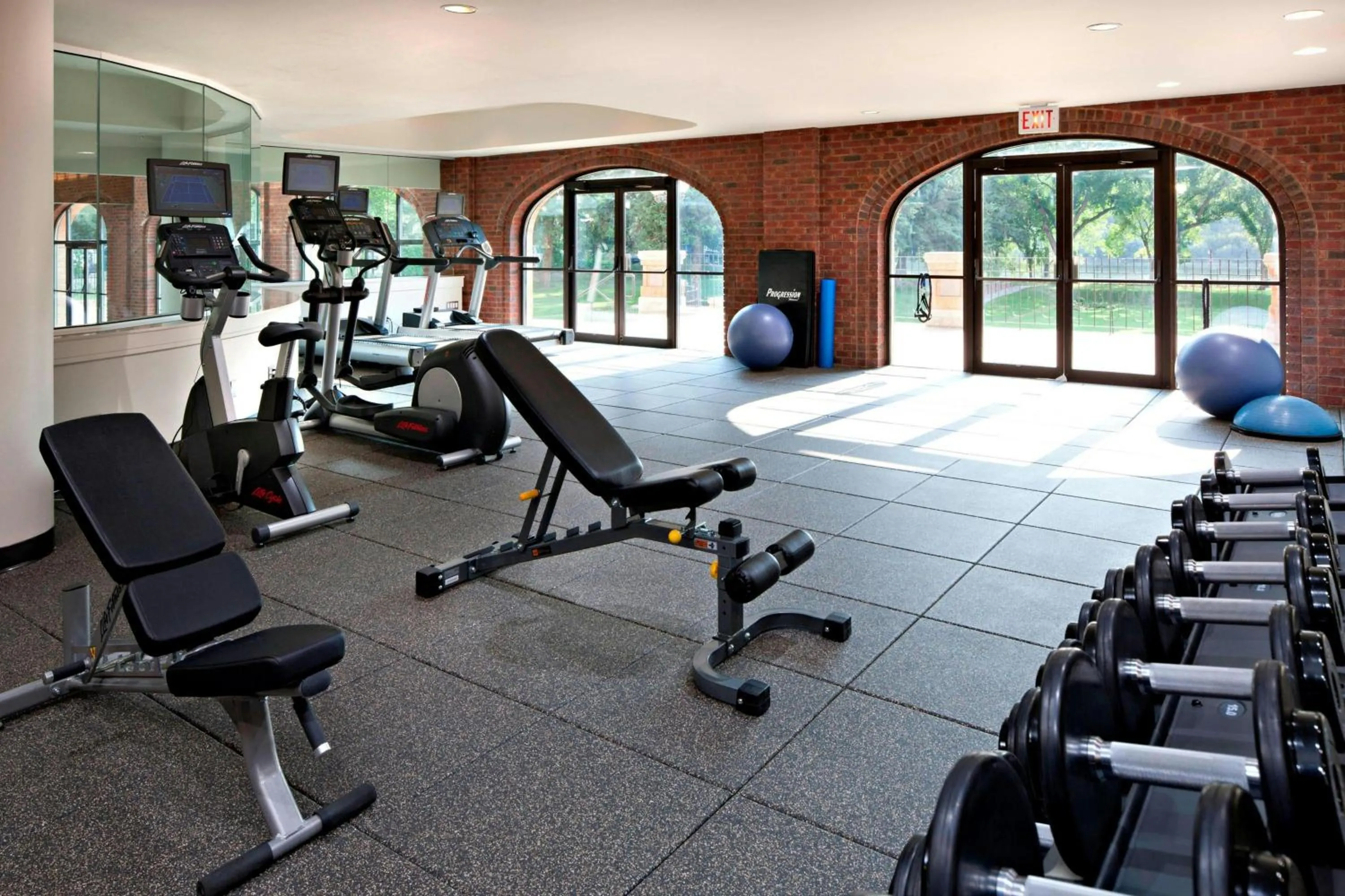 Fitness centre/facilities in Delta Hotels by Marriott Bessborough