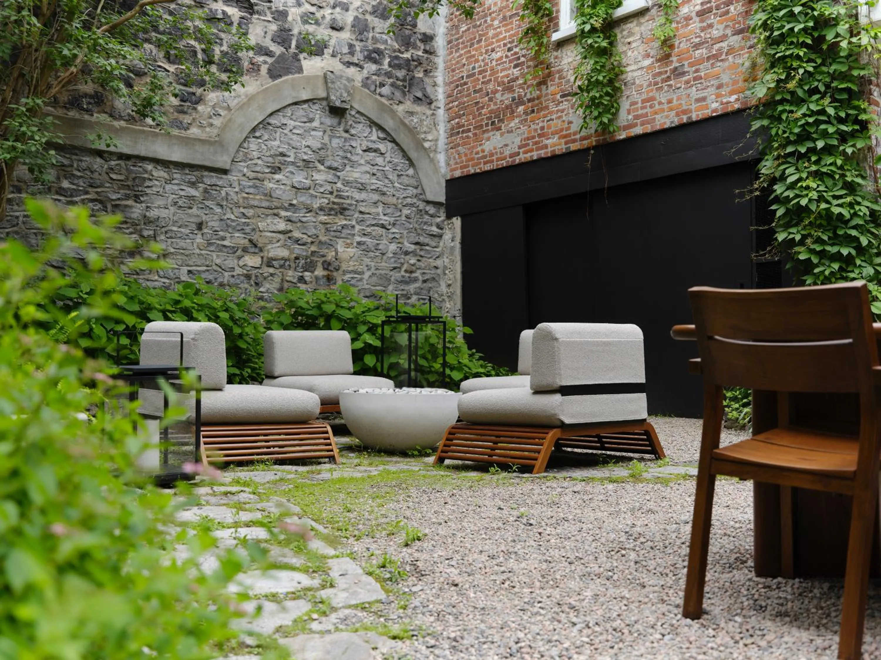 Inner courtyard view in Hotel Cap Diamant