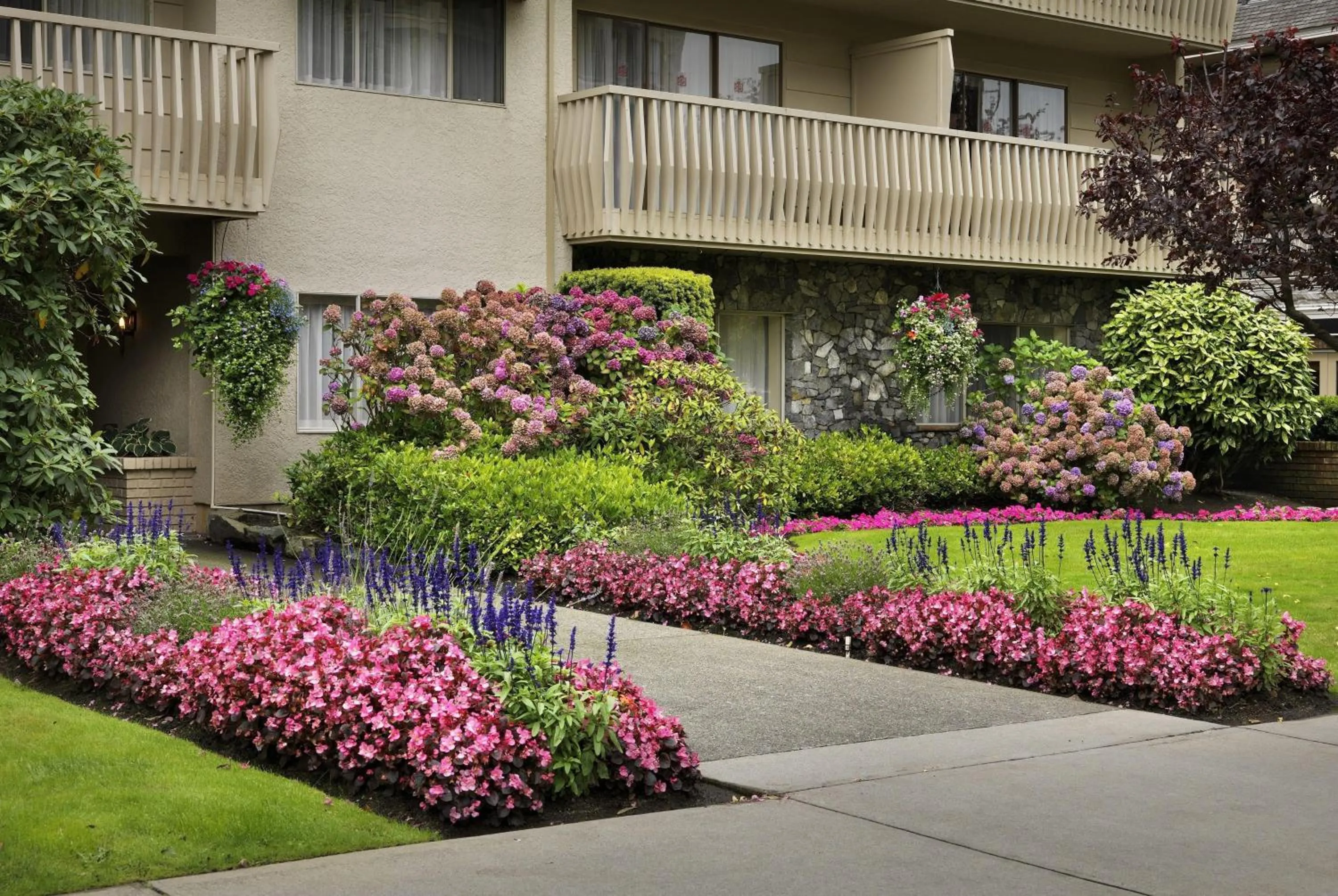 Property building in Royal Scot Hotel & Suites, Trademark Collection by Wyndham