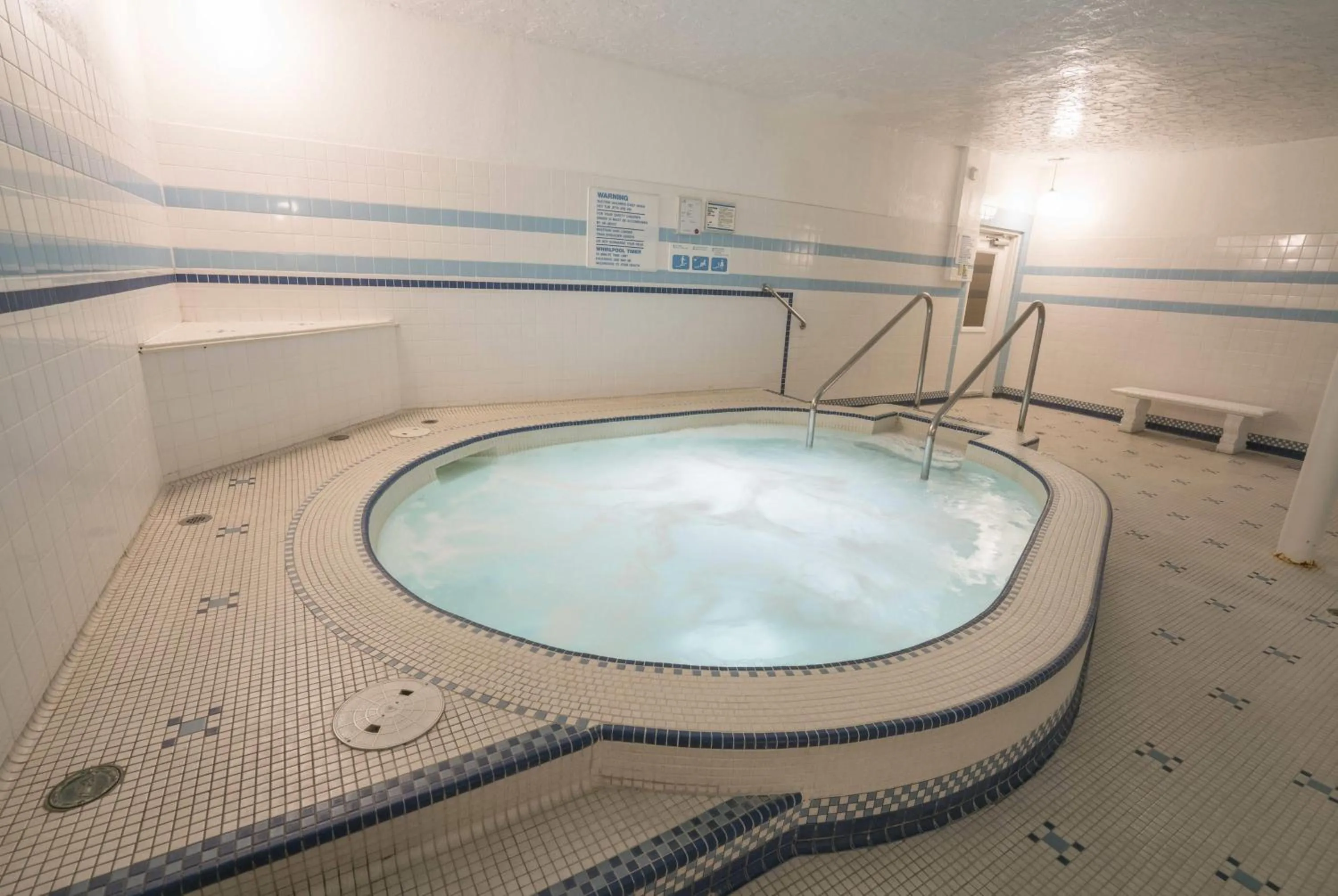 Hot Tub in Royal Scot Hotel & Suites, Trademark Collection by Wyndham