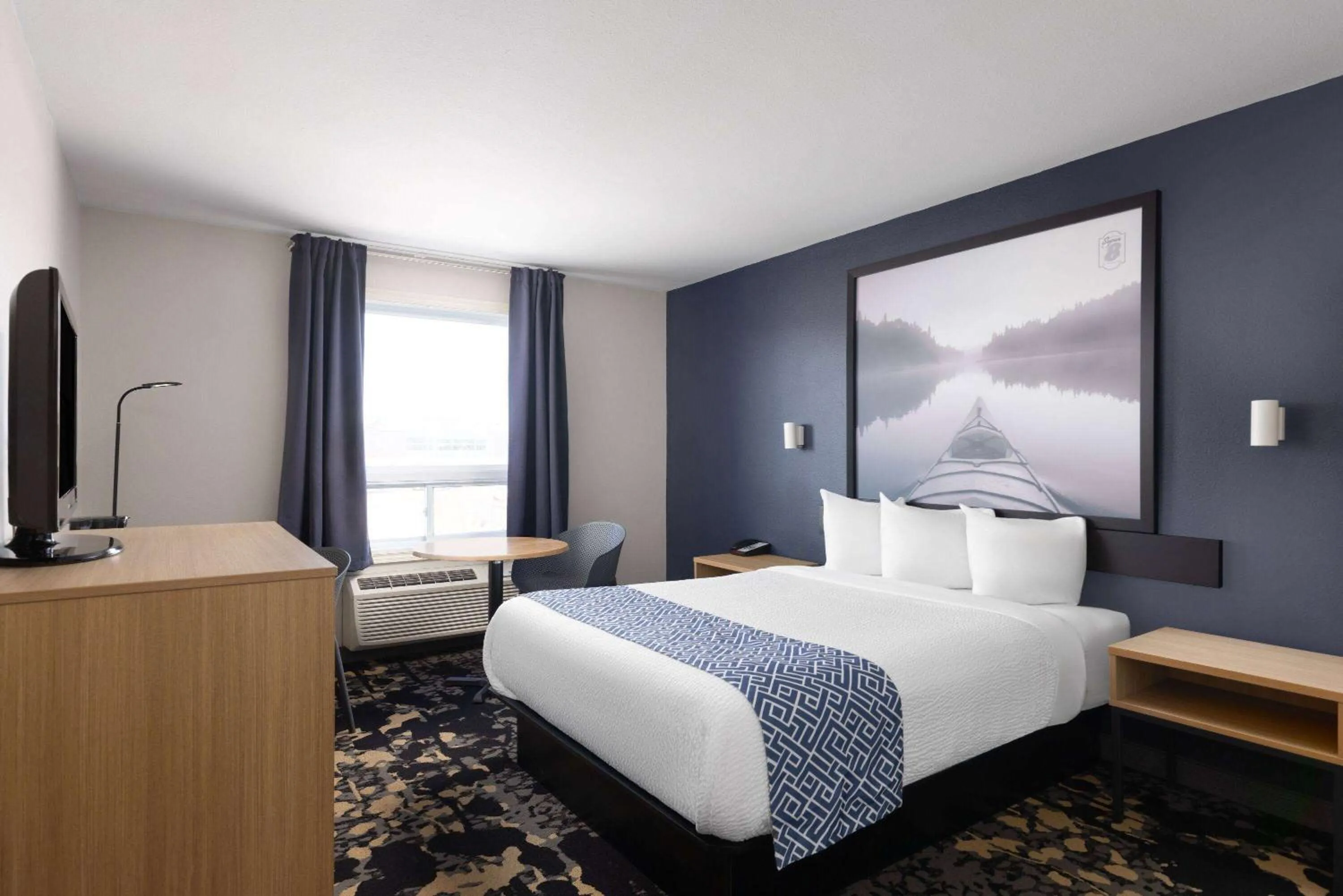 Coffee/tea facilities, Bed in Super 8 by Wyndham St-Jerome