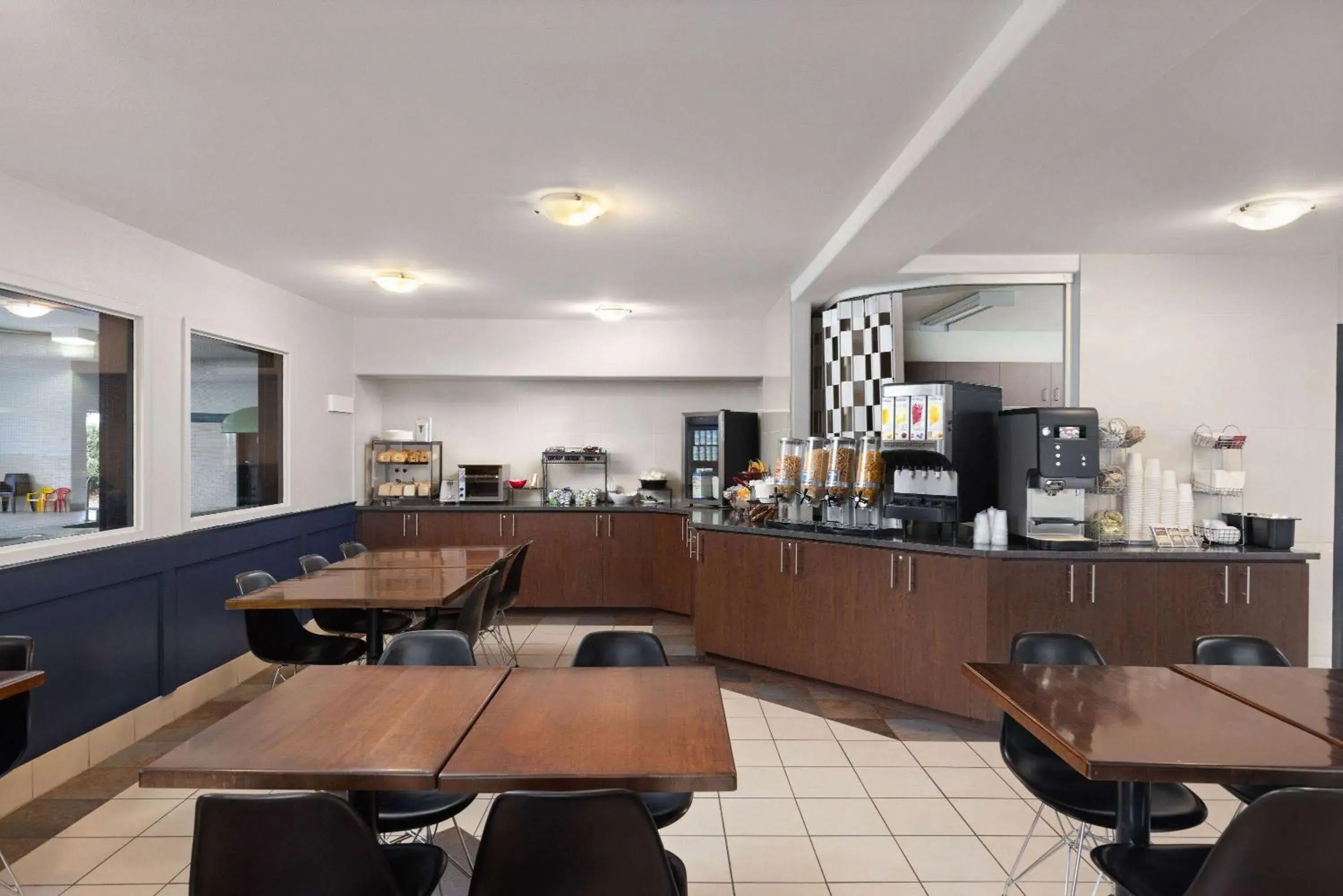 Breakfast in Super 8 by Wyndham St-Jerome Breakfast in Super 8 by Wyndham St-Jerome