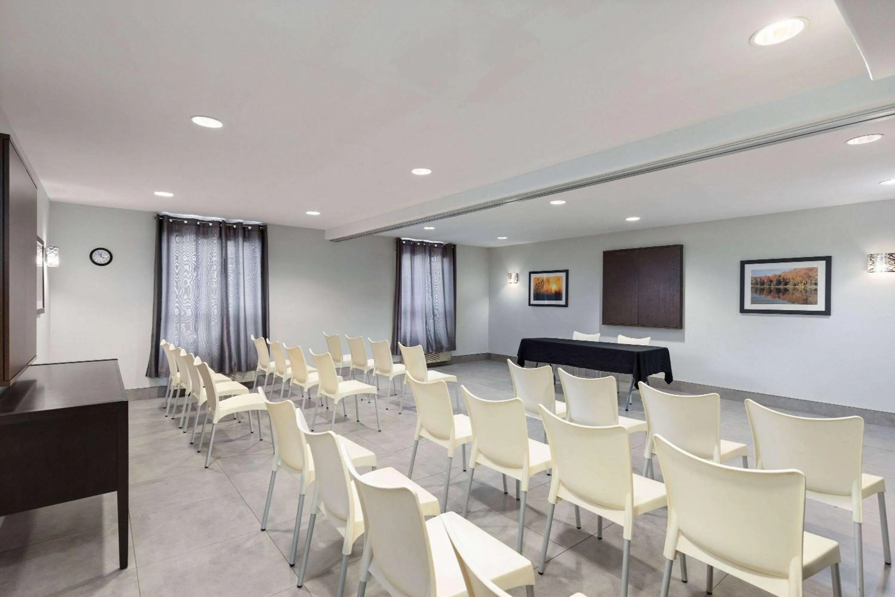 Meeting/conference room in Super 8 by Wyndham St-Jerome