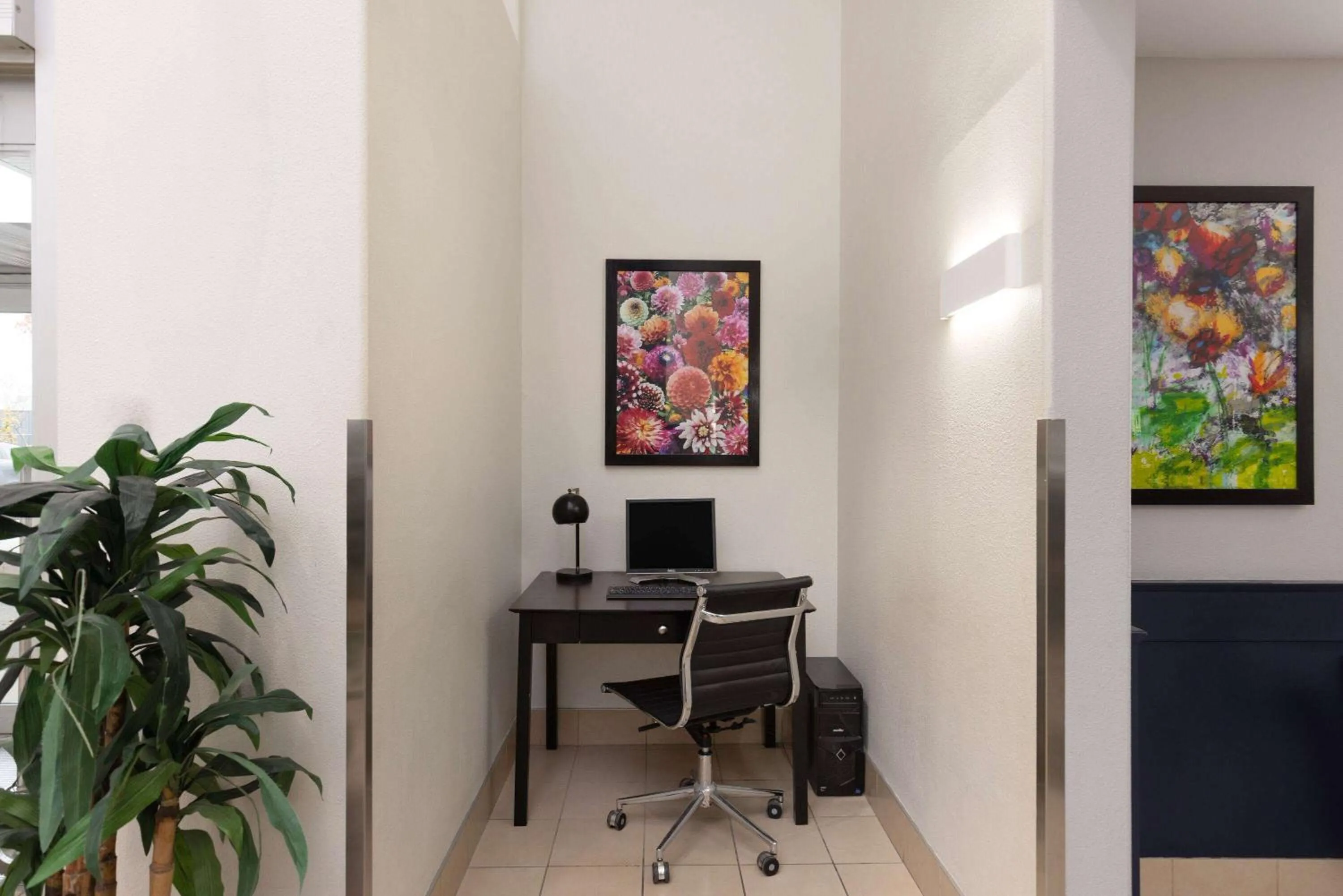Business facilities in Super 8 by Wyndham St-Jerome