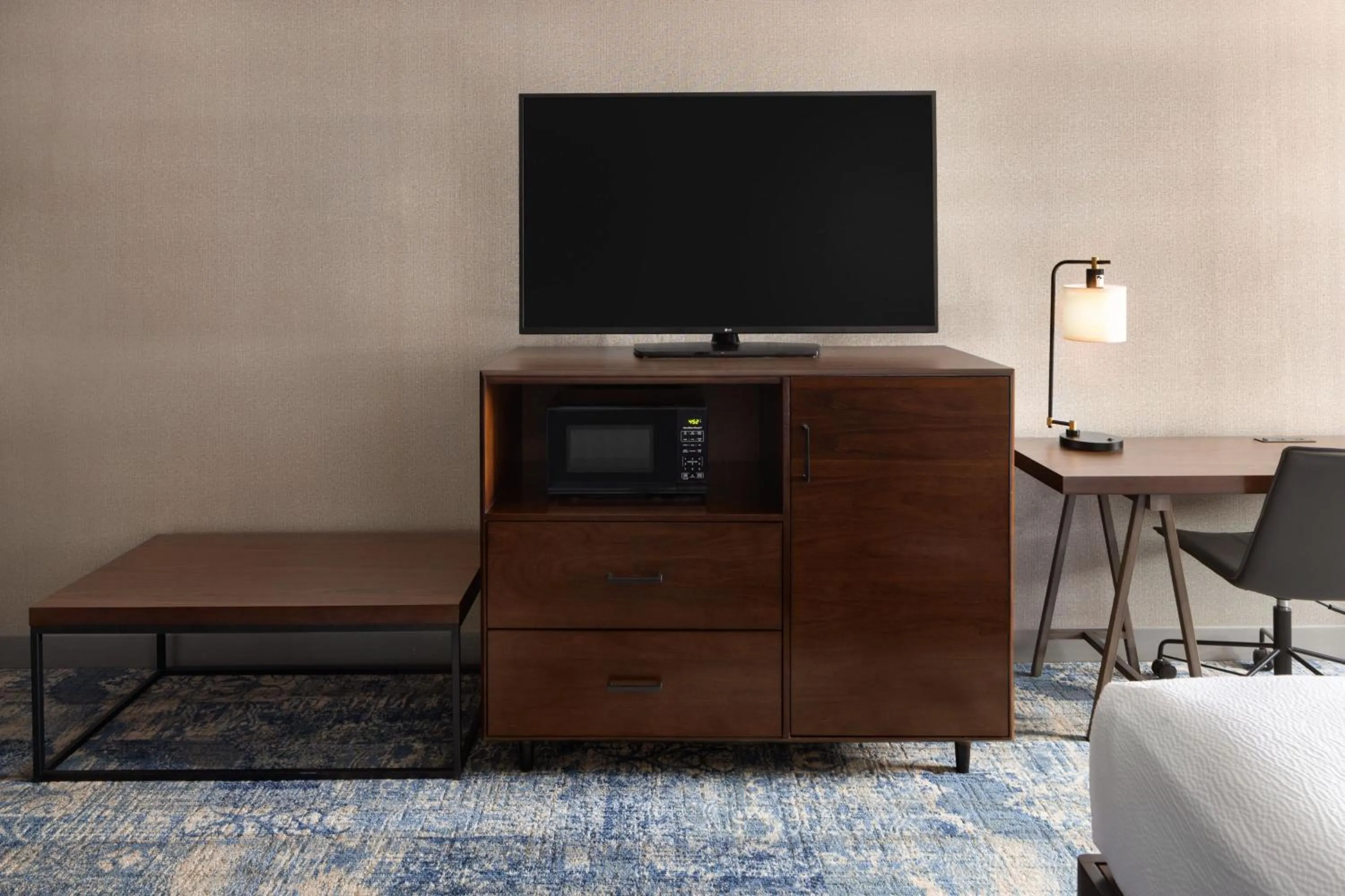 Photo of the whole room in Four Points by Sheraton Edmonton South