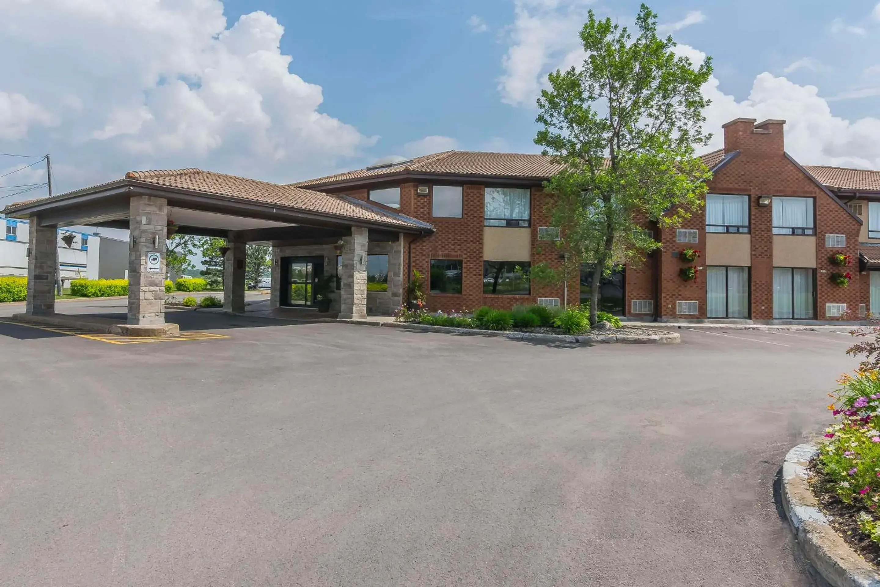 Property building in Comfort Inn Property building in Comfort Inn