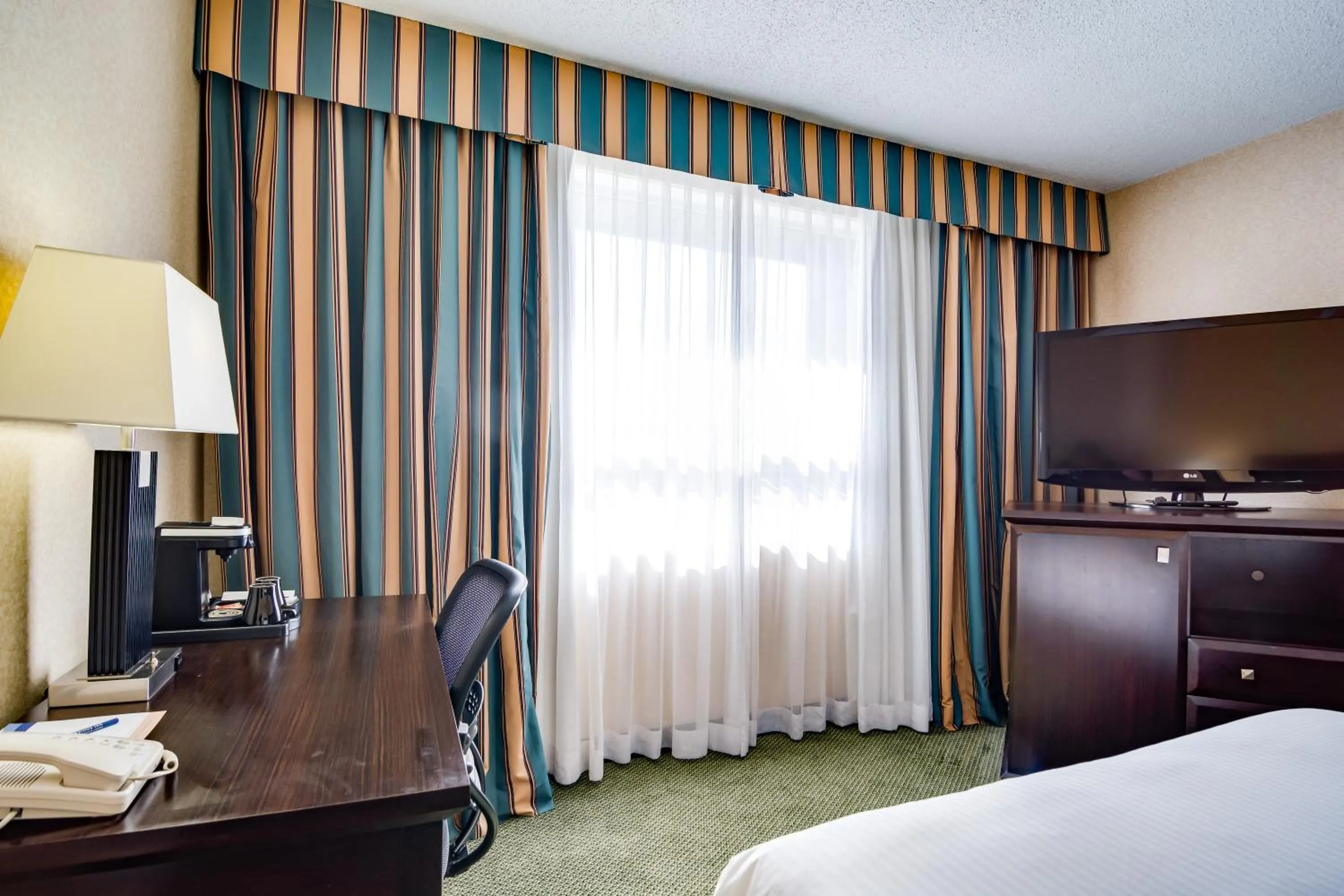 Photo of the whole room, Bed in Sawridge Inn and Conference Centre Edmonton South