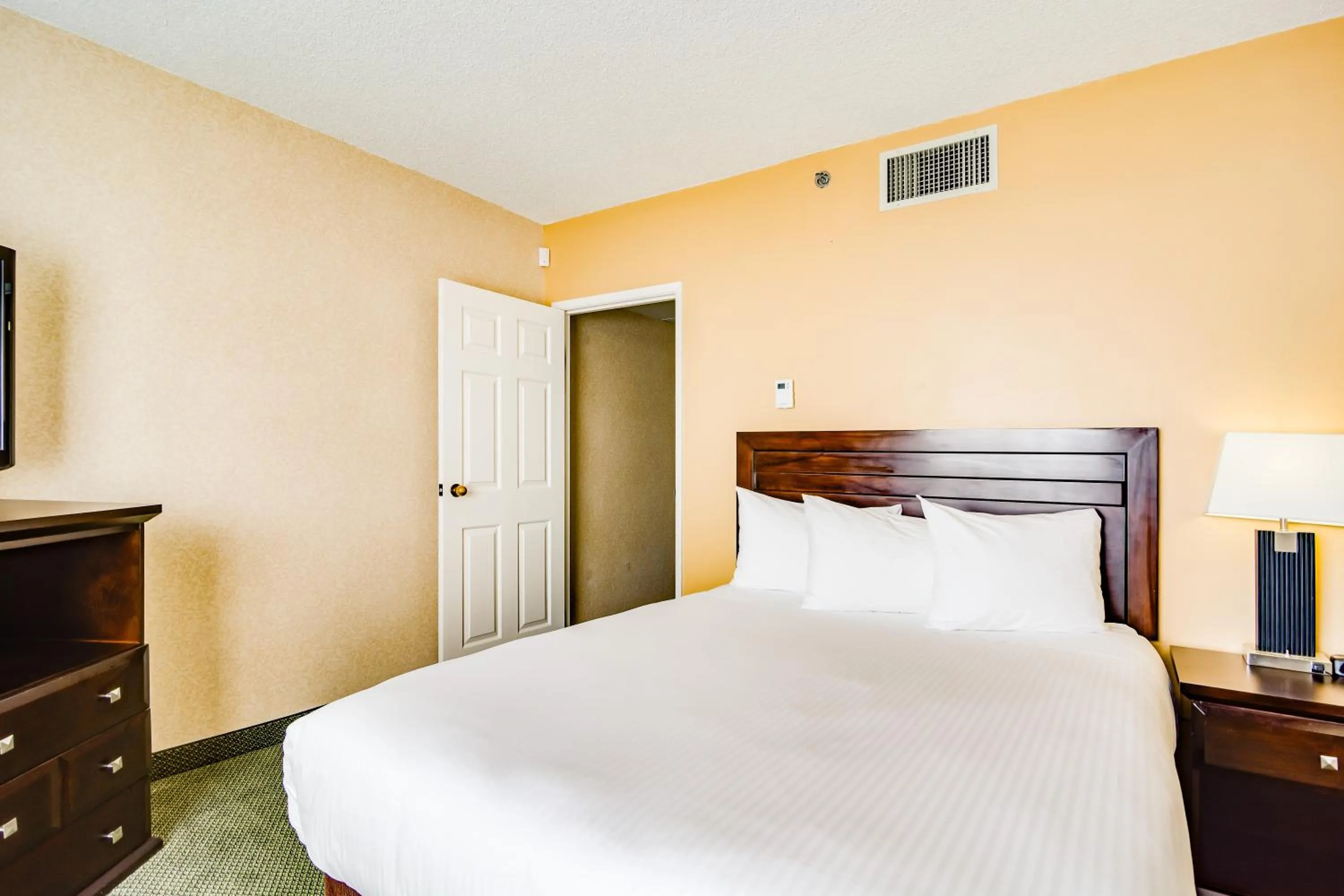 Photo of the whole room, Bed in Sawridge Inn and Conference Centre Edmonton South
