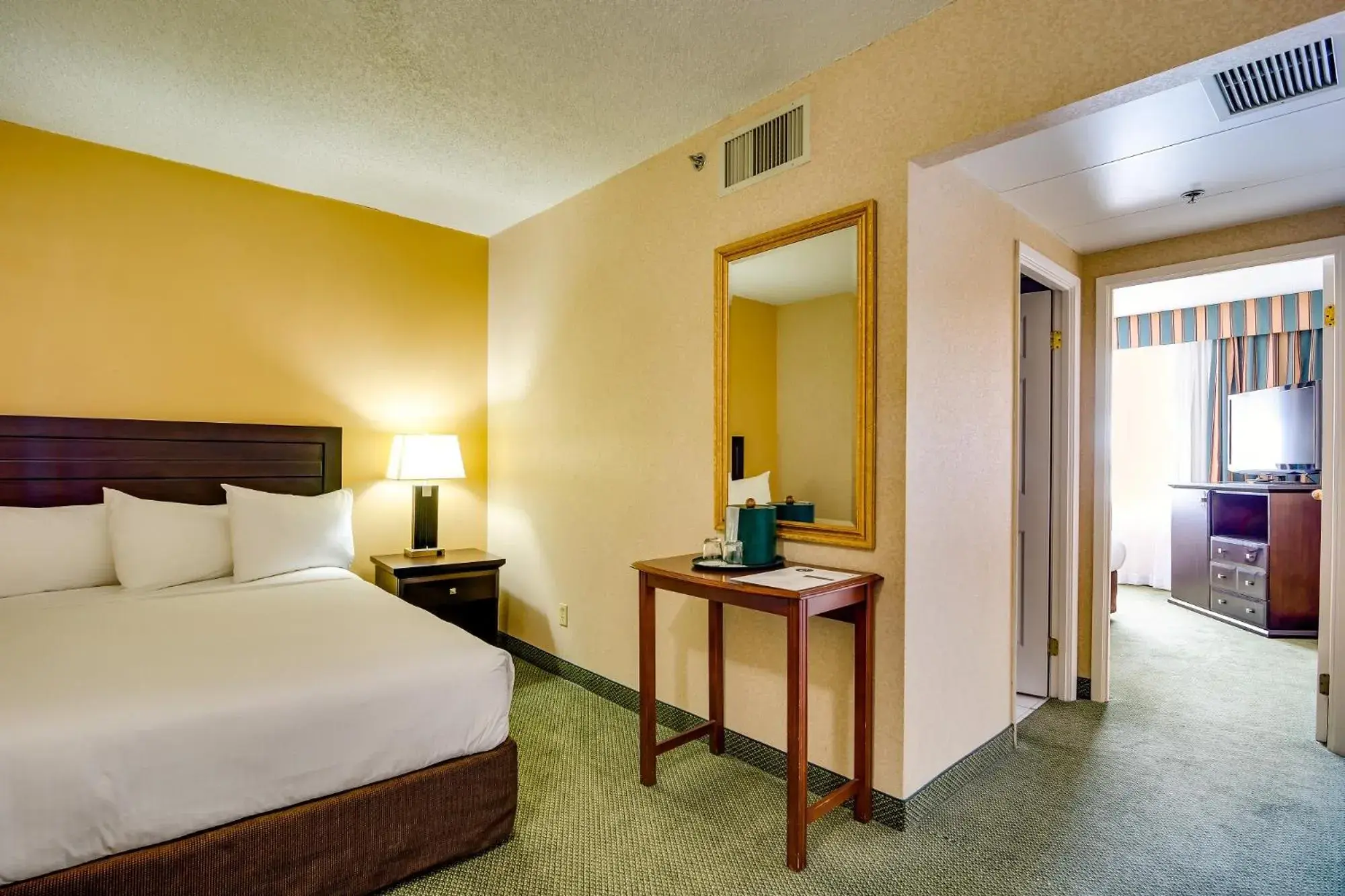 Photo of the whole room, Bed in Sawridge Inn and Conference Centre Edmonton South Photo of the whole room, Bed in Sawridge Inn and Conference Centre Edmonton South
