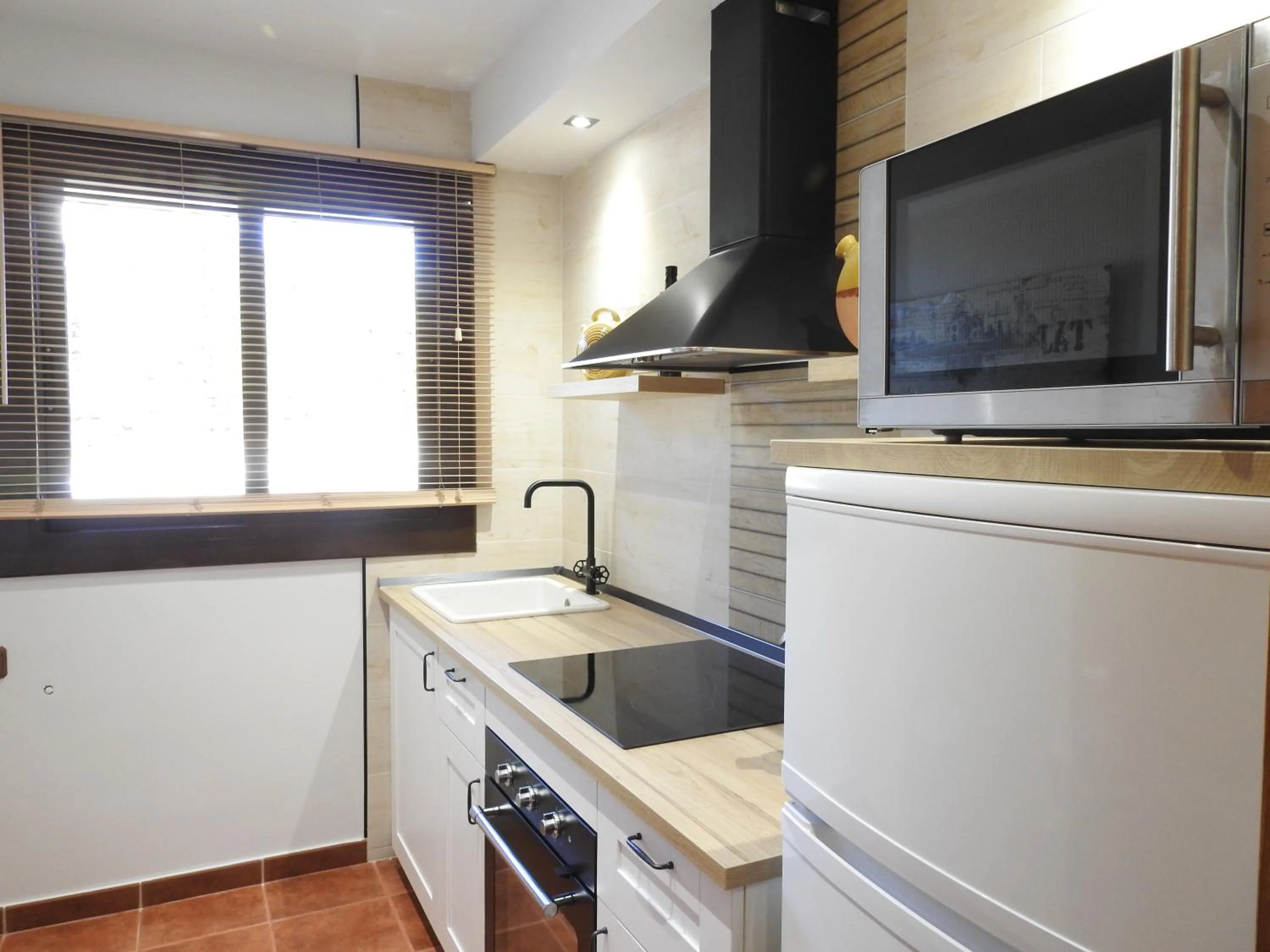 Kitchen or kitchenette in El Molí de Pontons suites con jacuzzi spa