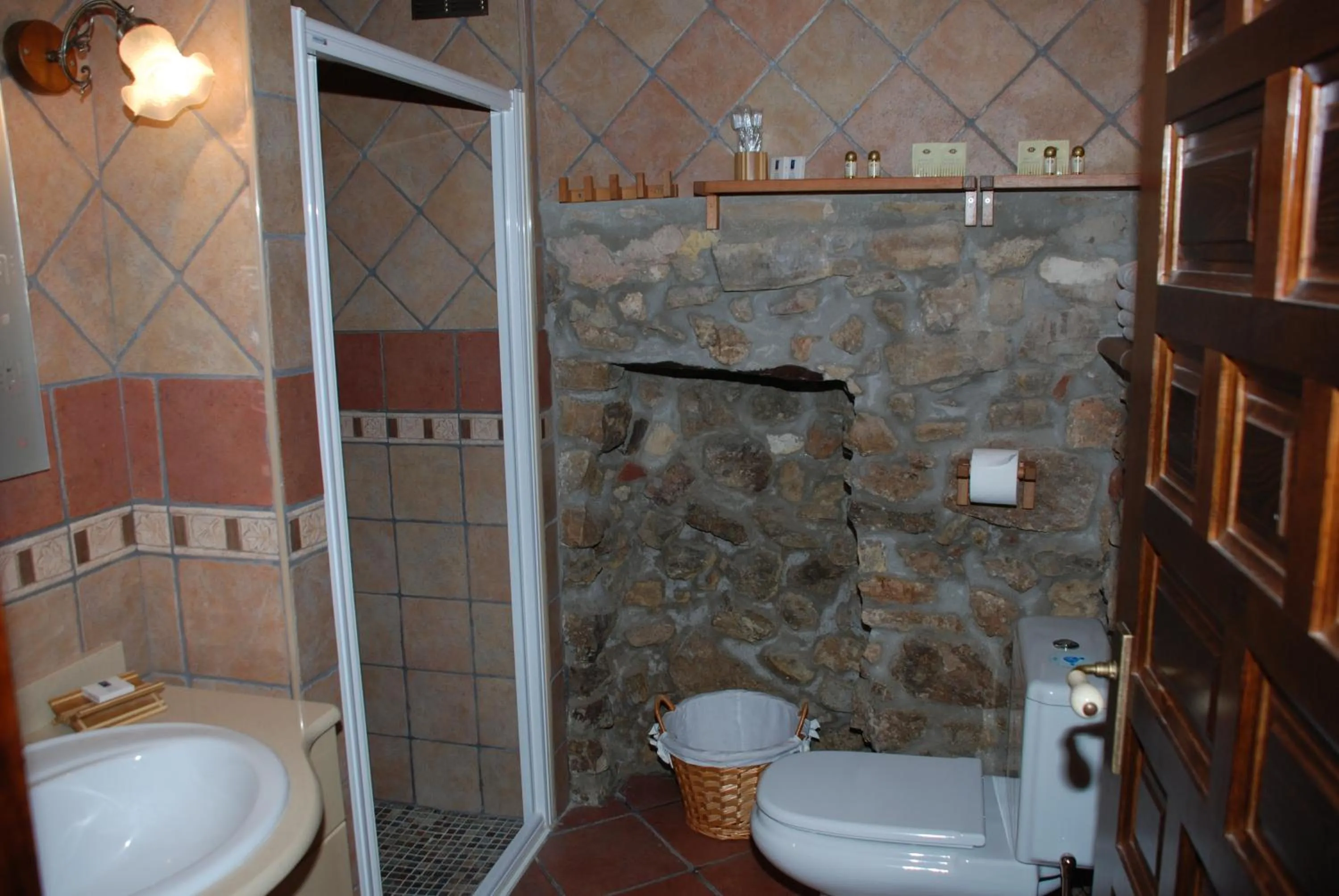 Shower in El Molí de Pontons suites con jacuzzi spa