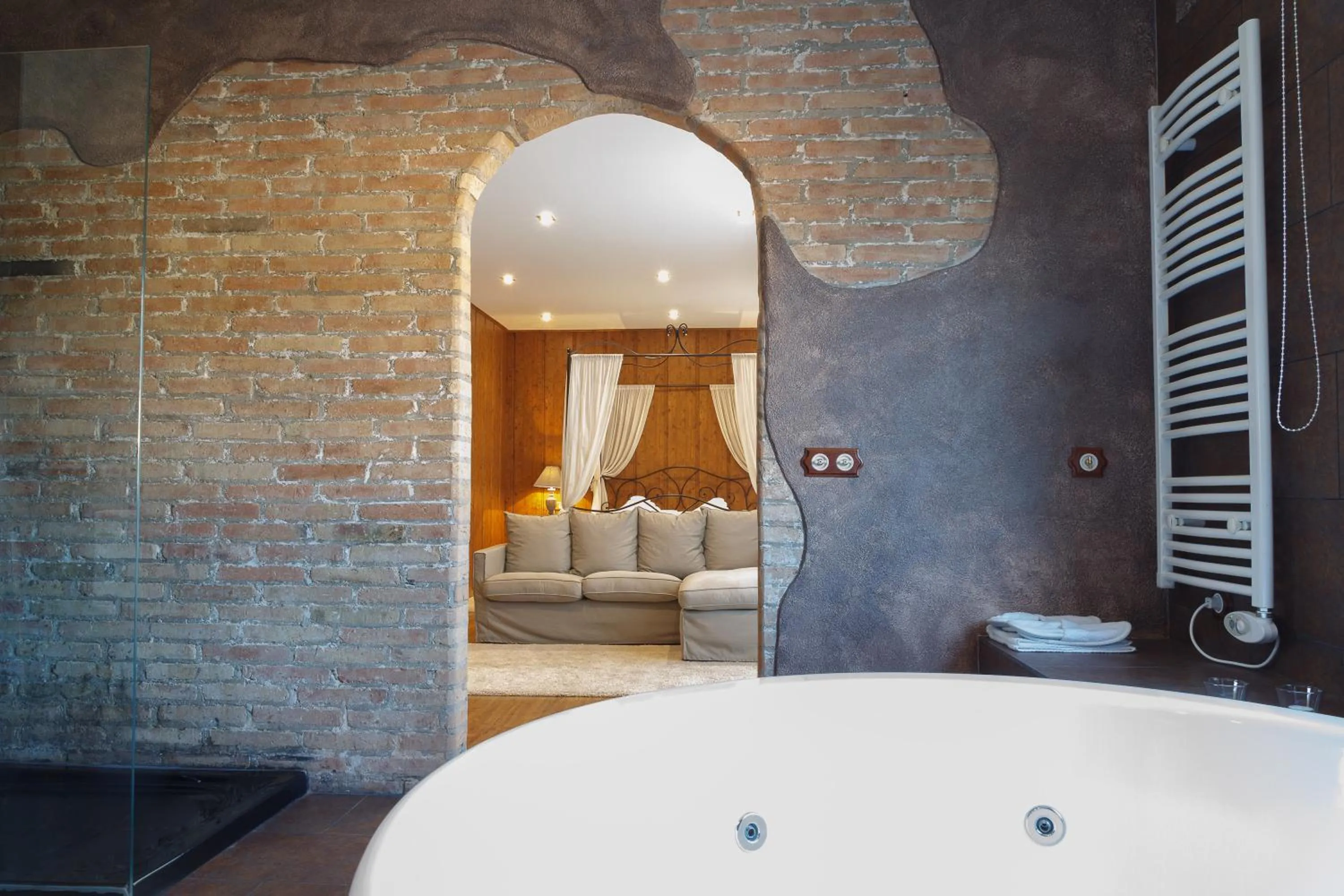 Shower in El Molí de Pontons suites con jacuzzi spa