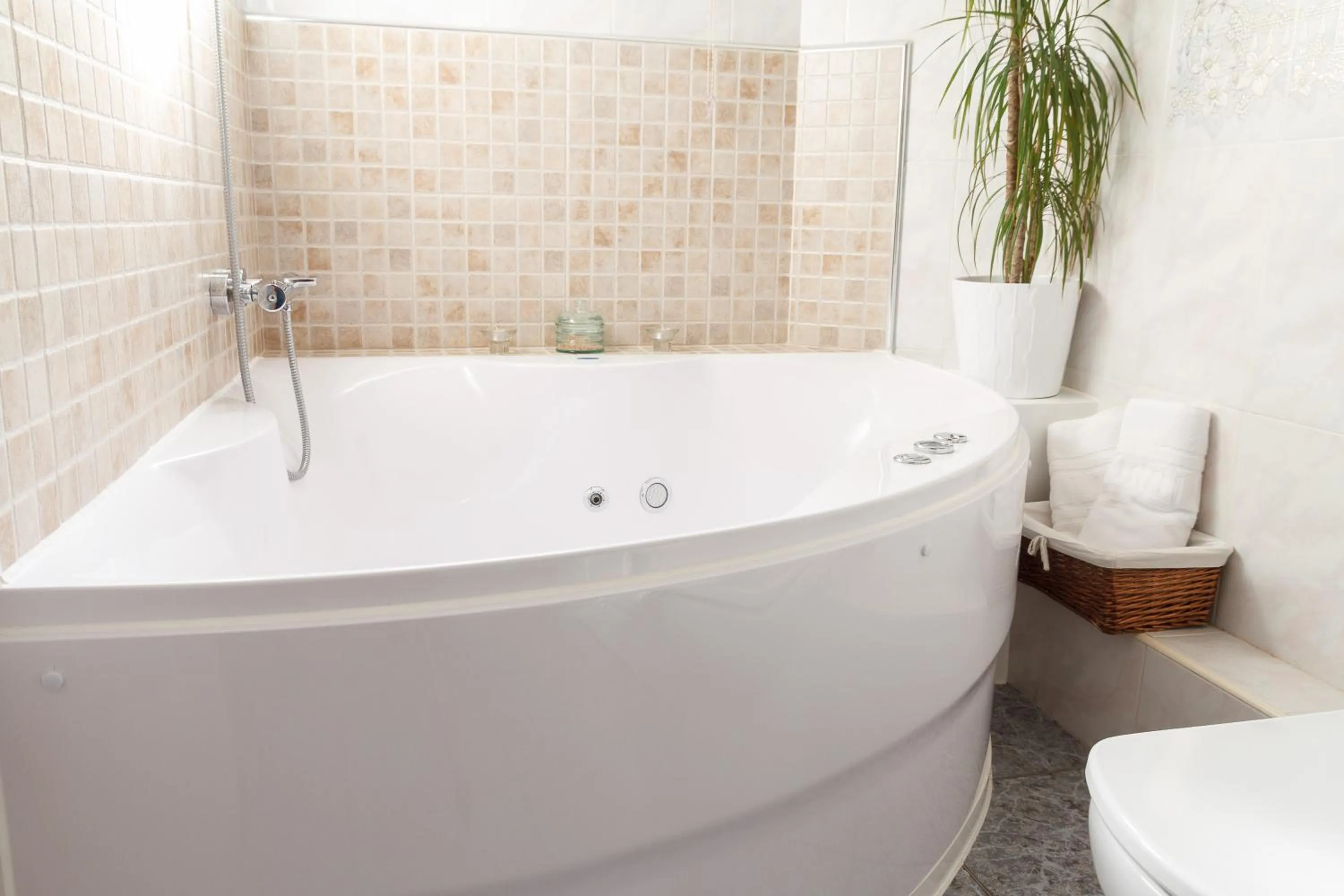 Hot Tub in El Molí de Pontons suites con jacuzzi spa