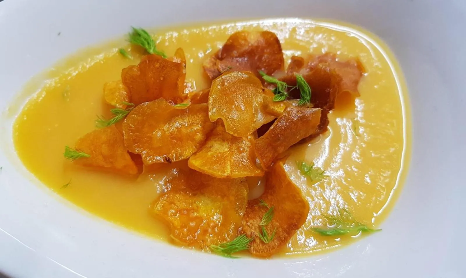 Restaurant/places to eat in El Molí de Pontons suites con jacuzzi spa