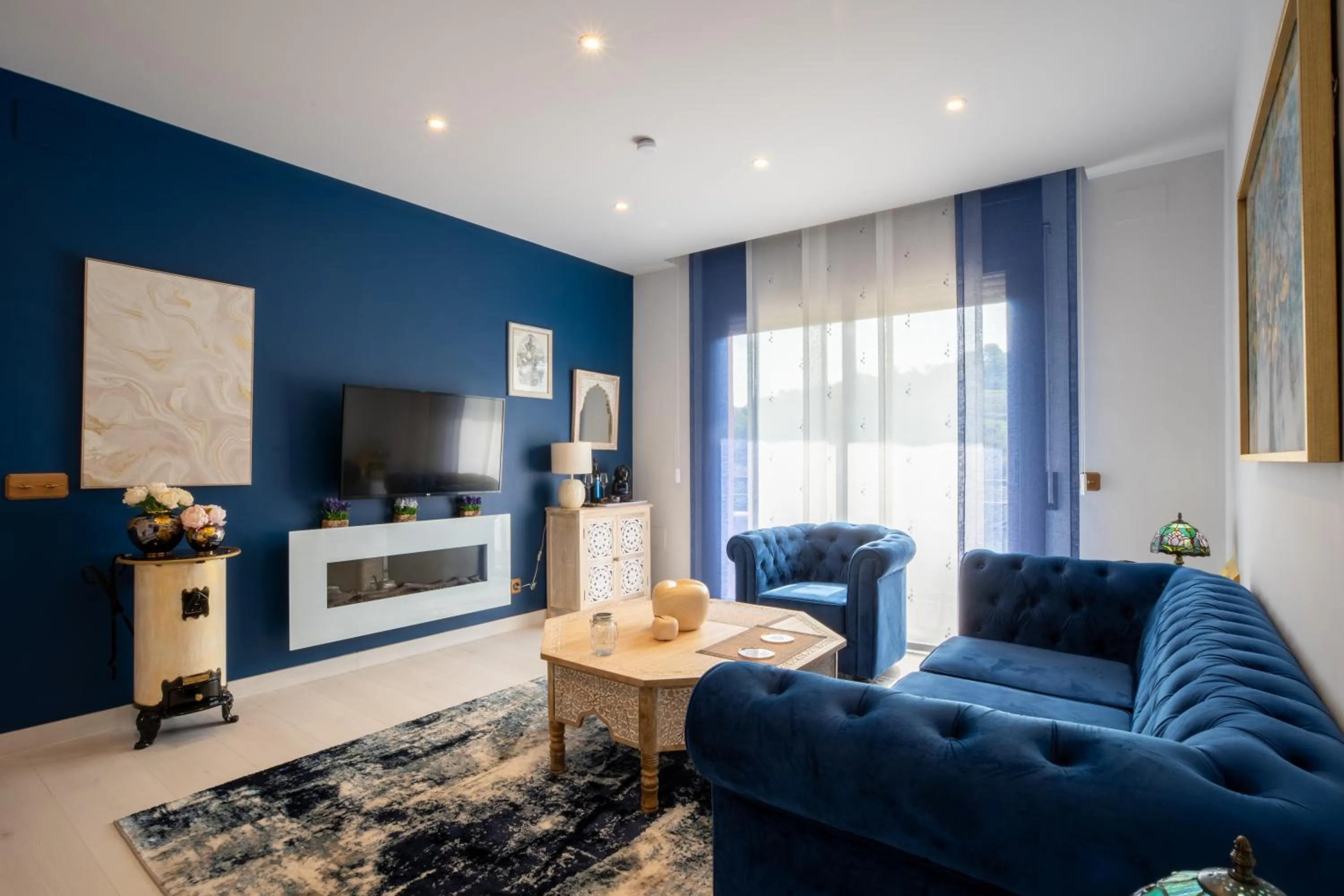 TV and multimedia in El Molí de Pontons suites con jacuzzi spa