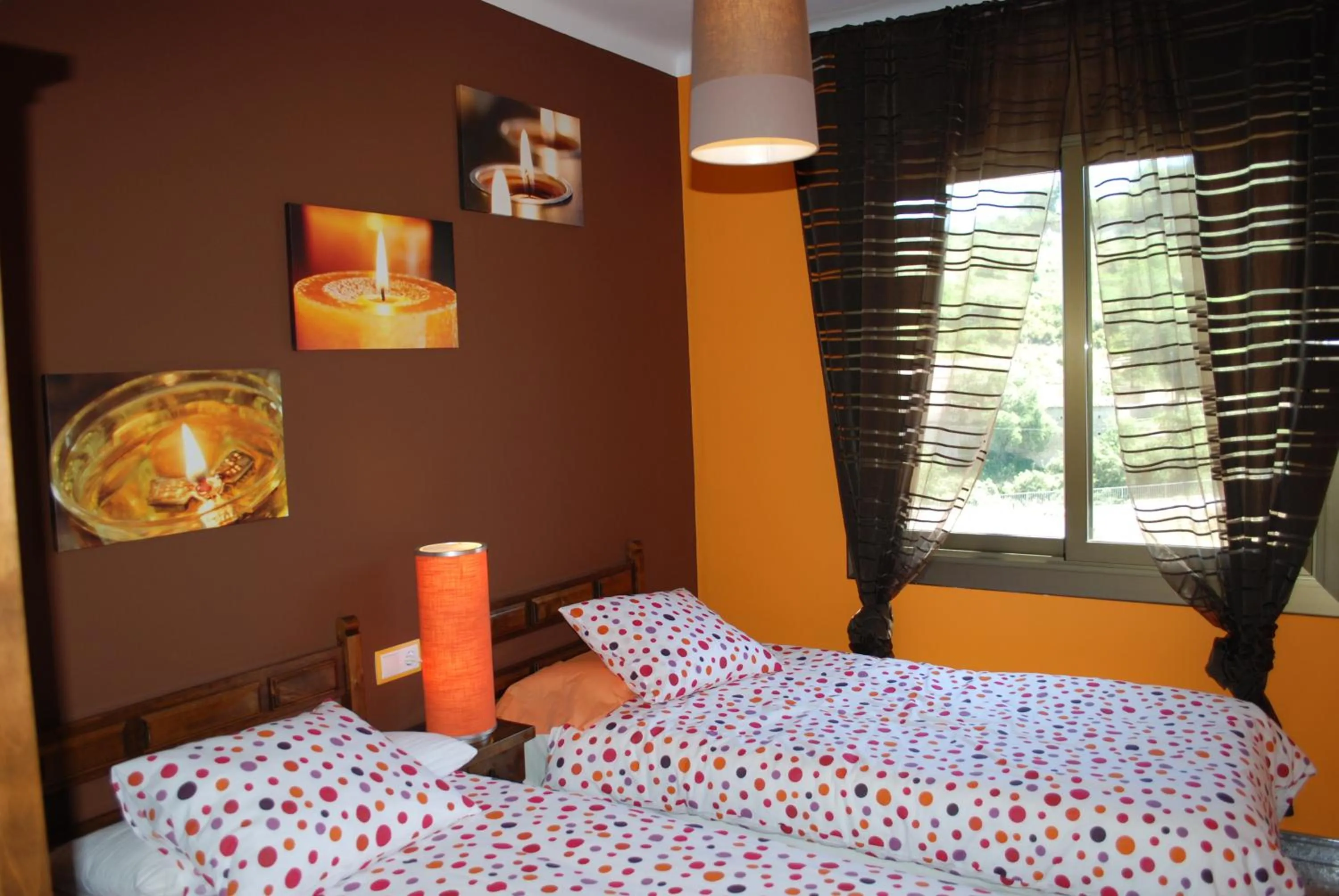 Bed in El Molí de Pontons suites con jacuzzi spa