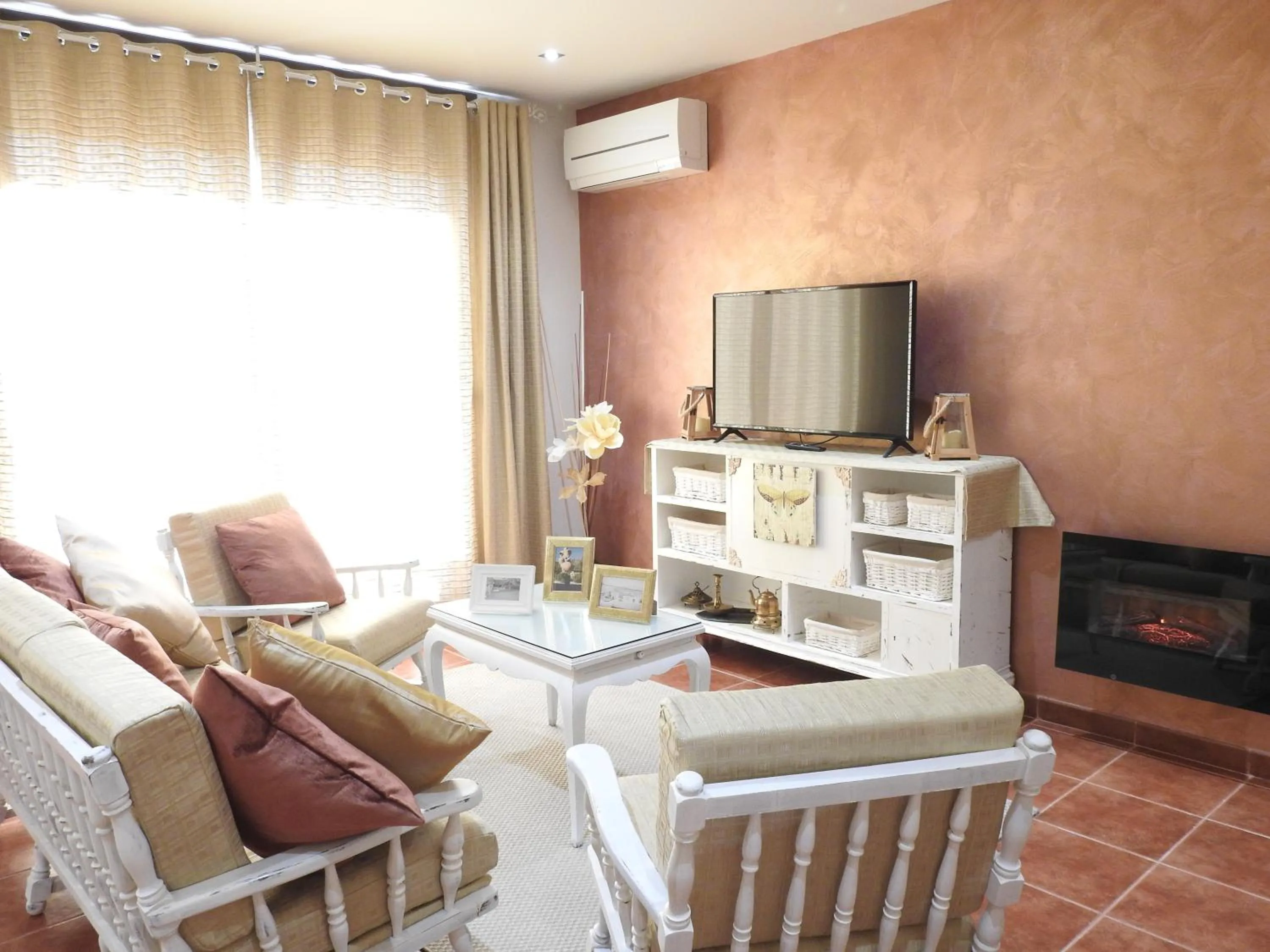 TV and multimedia in El Molí de Pontons suites con jacuzzi spa