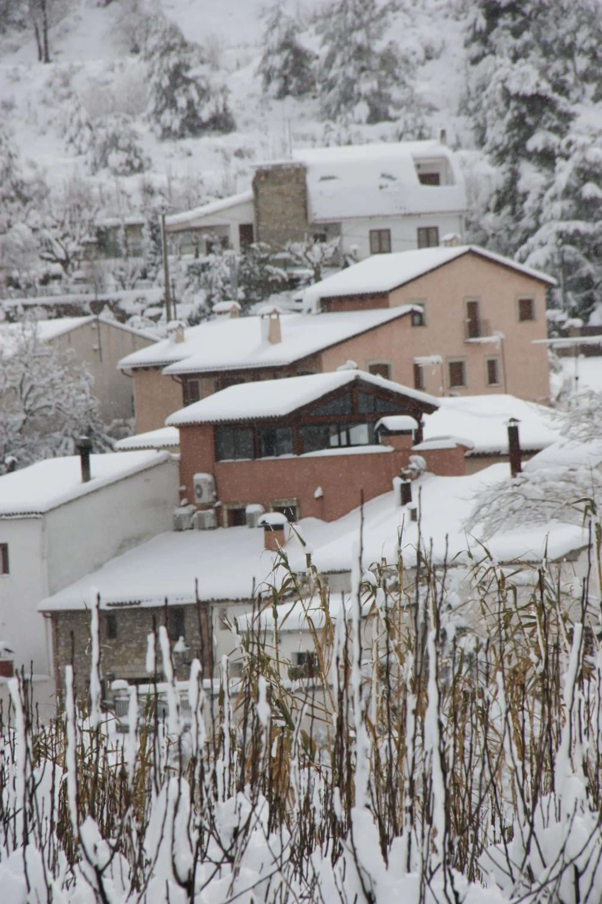 Property building in El Molí de Pontons suites con jacuzzi spa