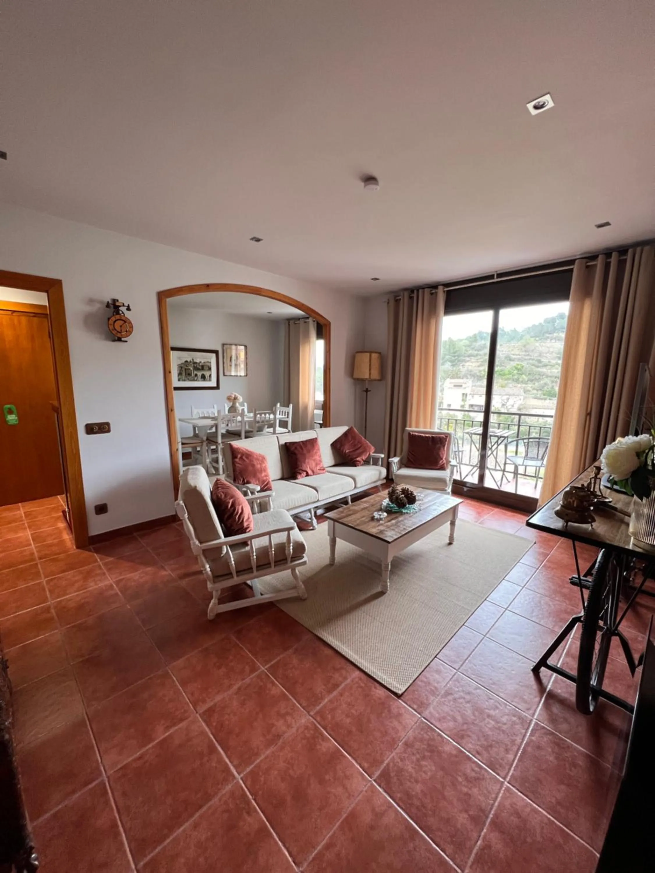 Living room in El Molí de Pontons suites con jacuzzi spa