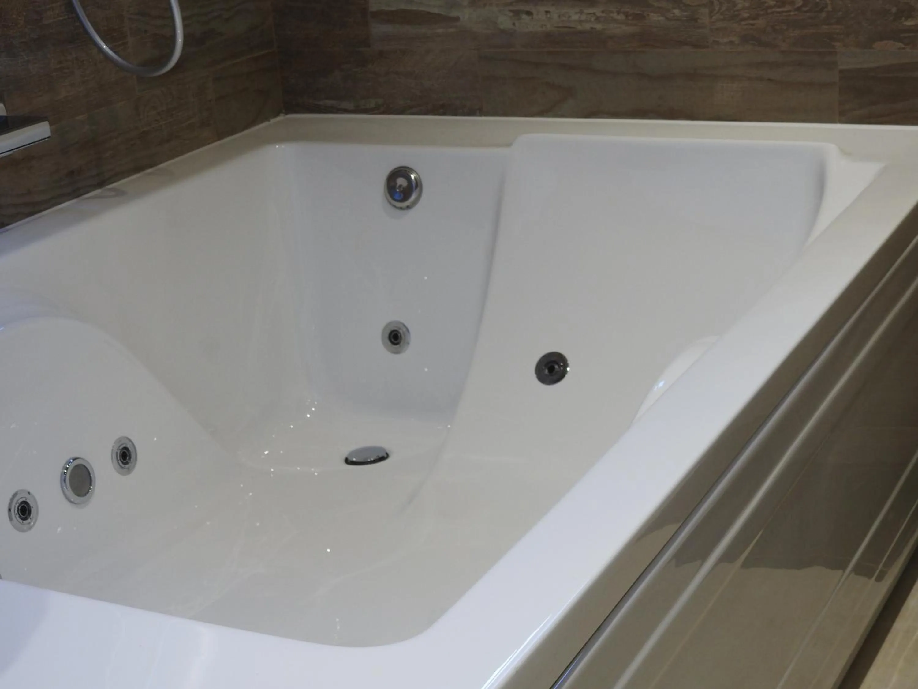 Hot Tub in El Molí de Pontons suites con jacuzzi spa