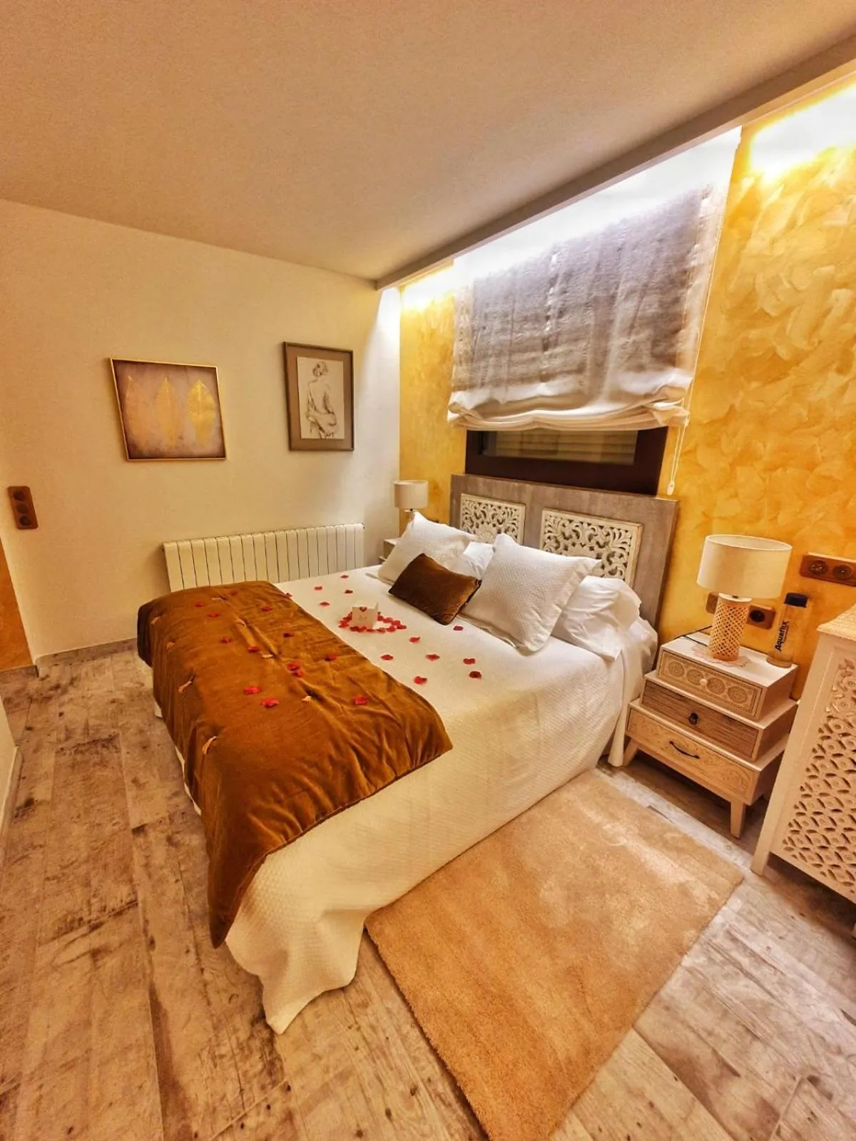 Bed in El Molí de Pontons suites con jacuzzi spa