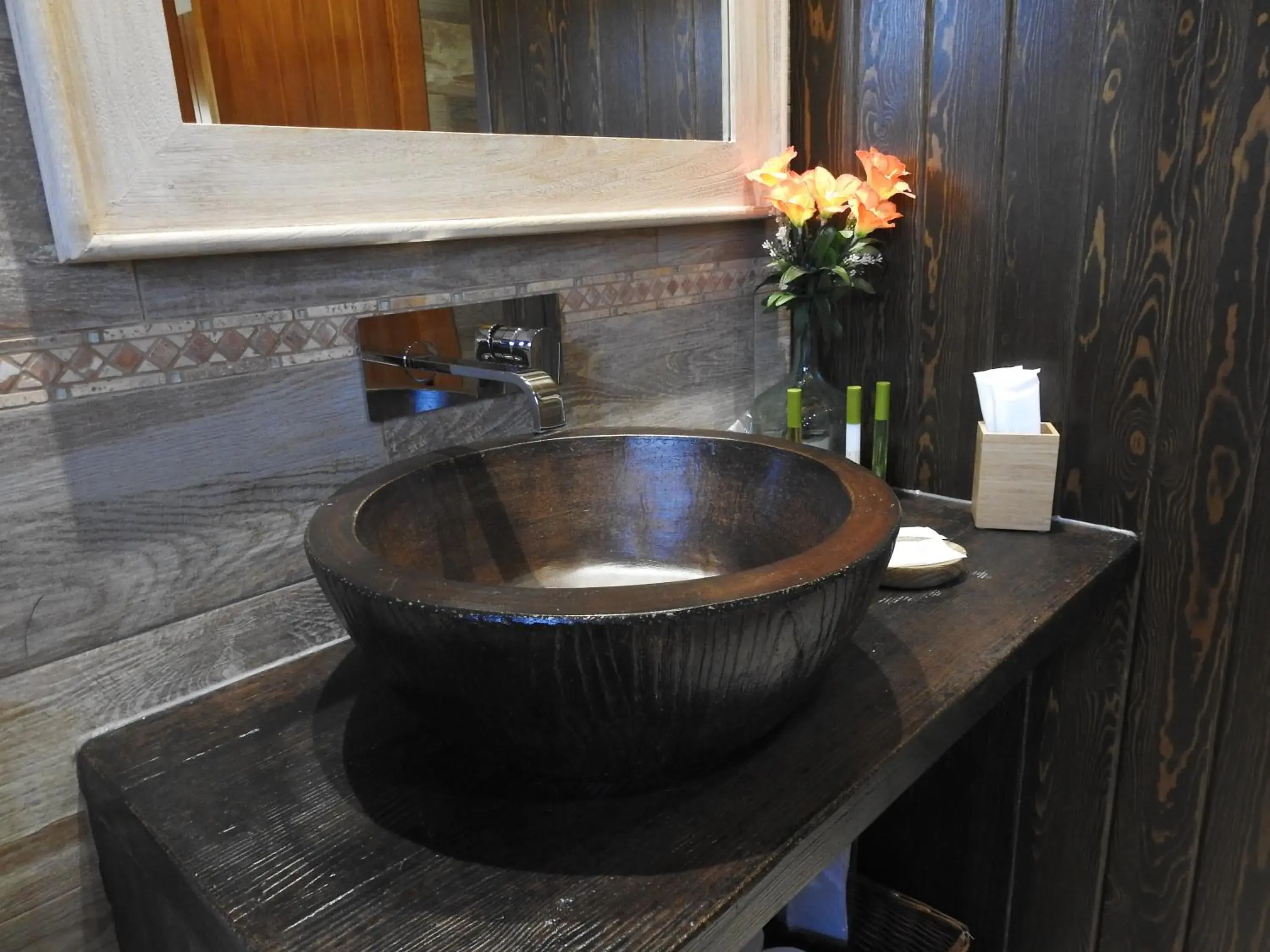 Two-Bedroom Suite in El Molí de Pontons suites con jacuzzi spa Two-Bedroom Suite in El Molí de Pontons suites con jacuzzi spa