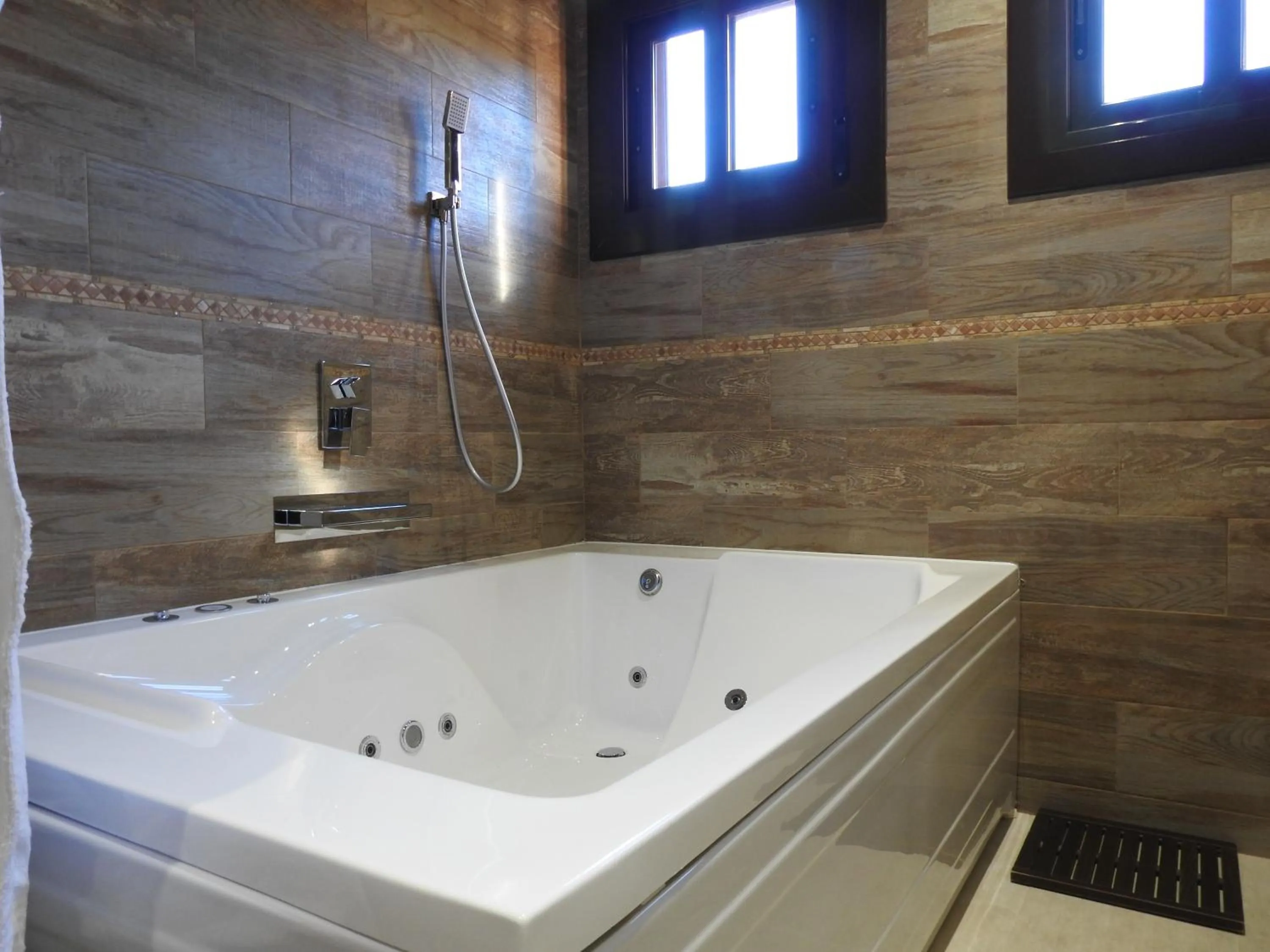 Hot Tub in El Molí de Pontons suites con jacuzzi spa