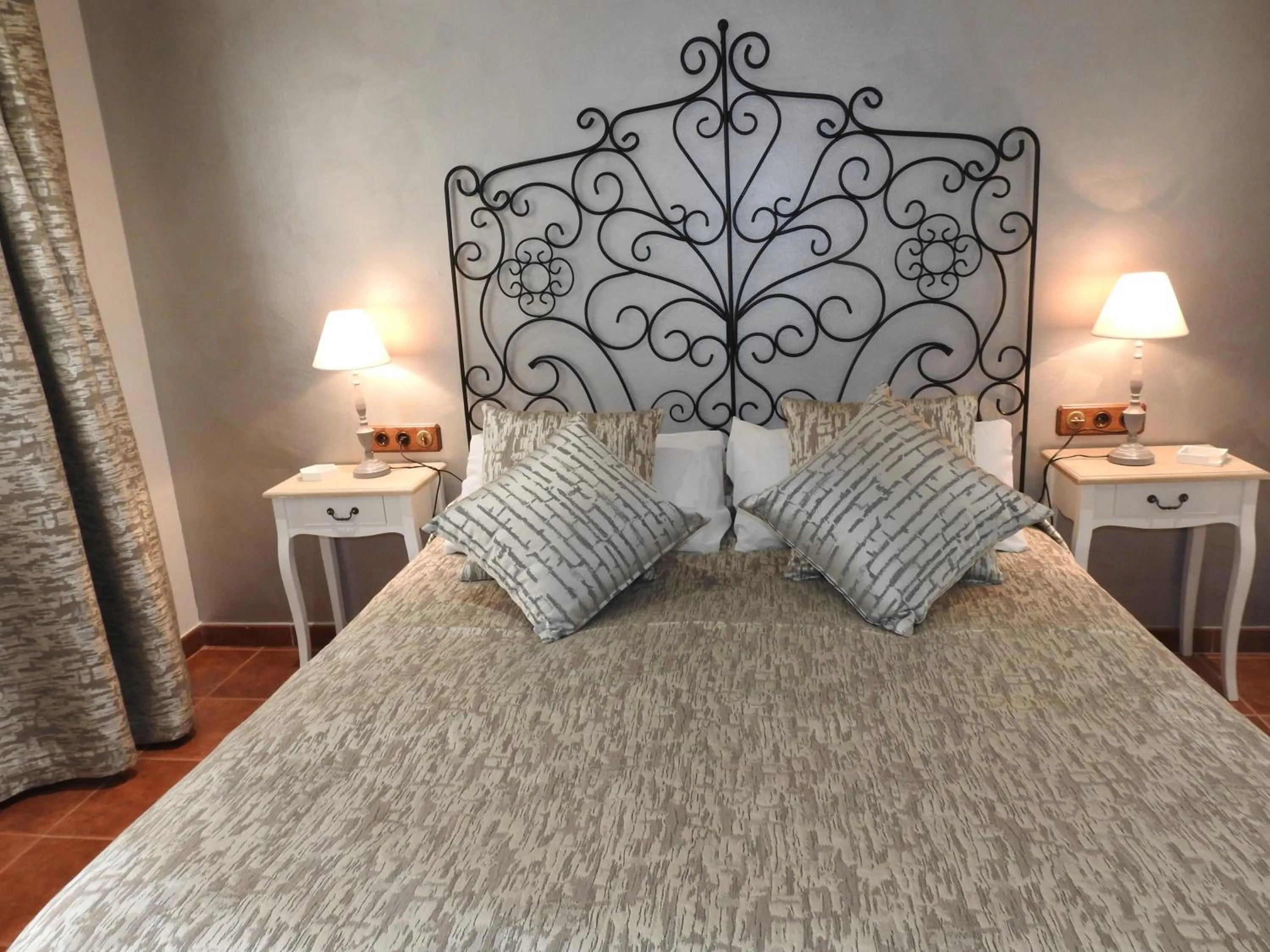 Bed in El Molí de Pontons suites con jacuzzi spa