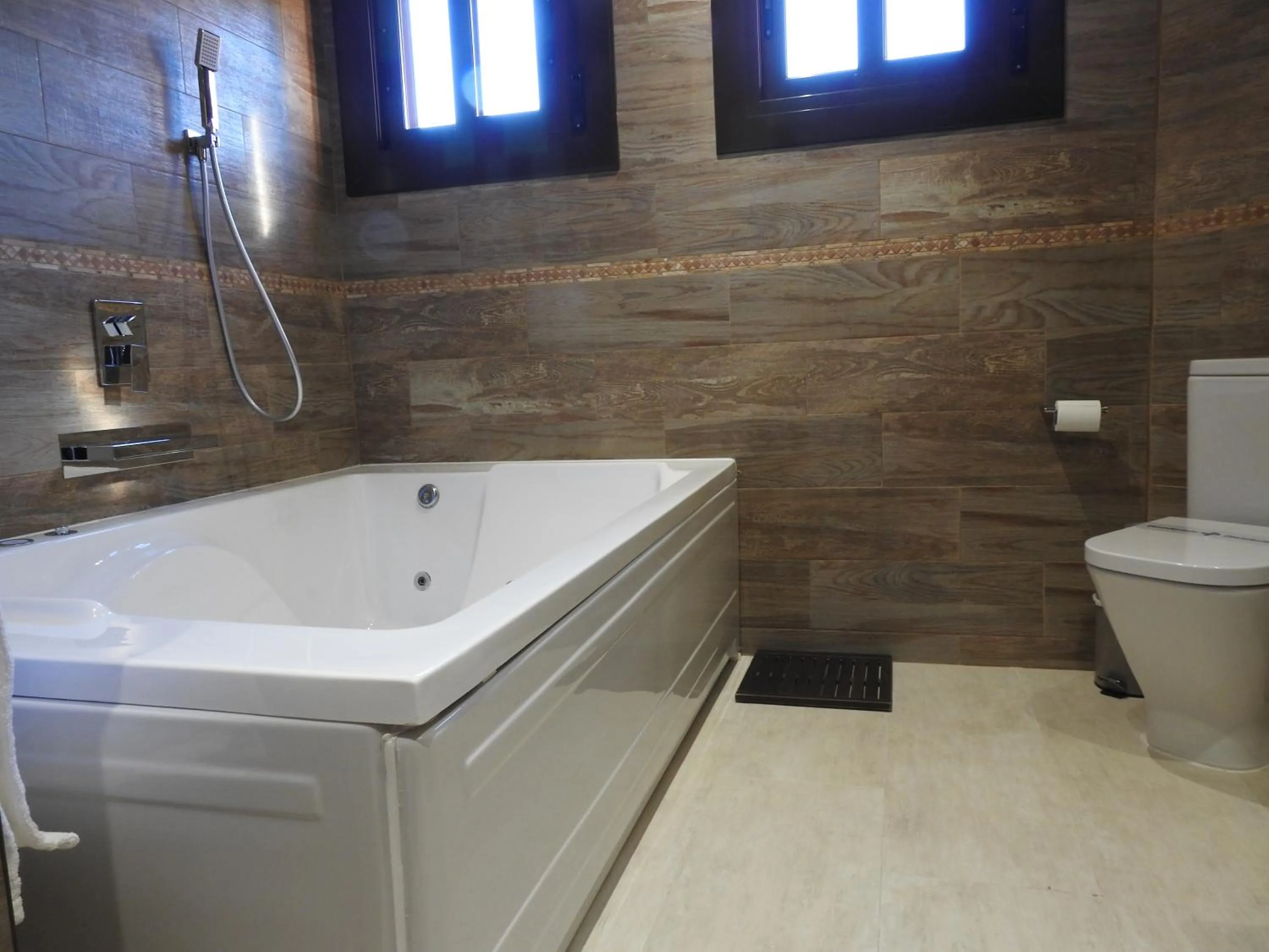 Toilet in El Molí de Pontons suites con jacuzzi spa