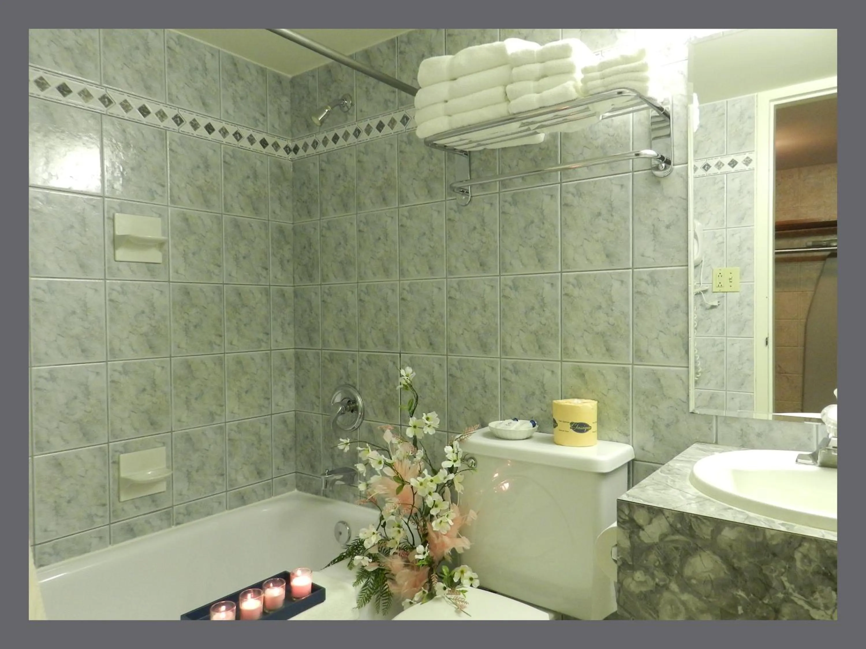 Bathroom in Capri Inn