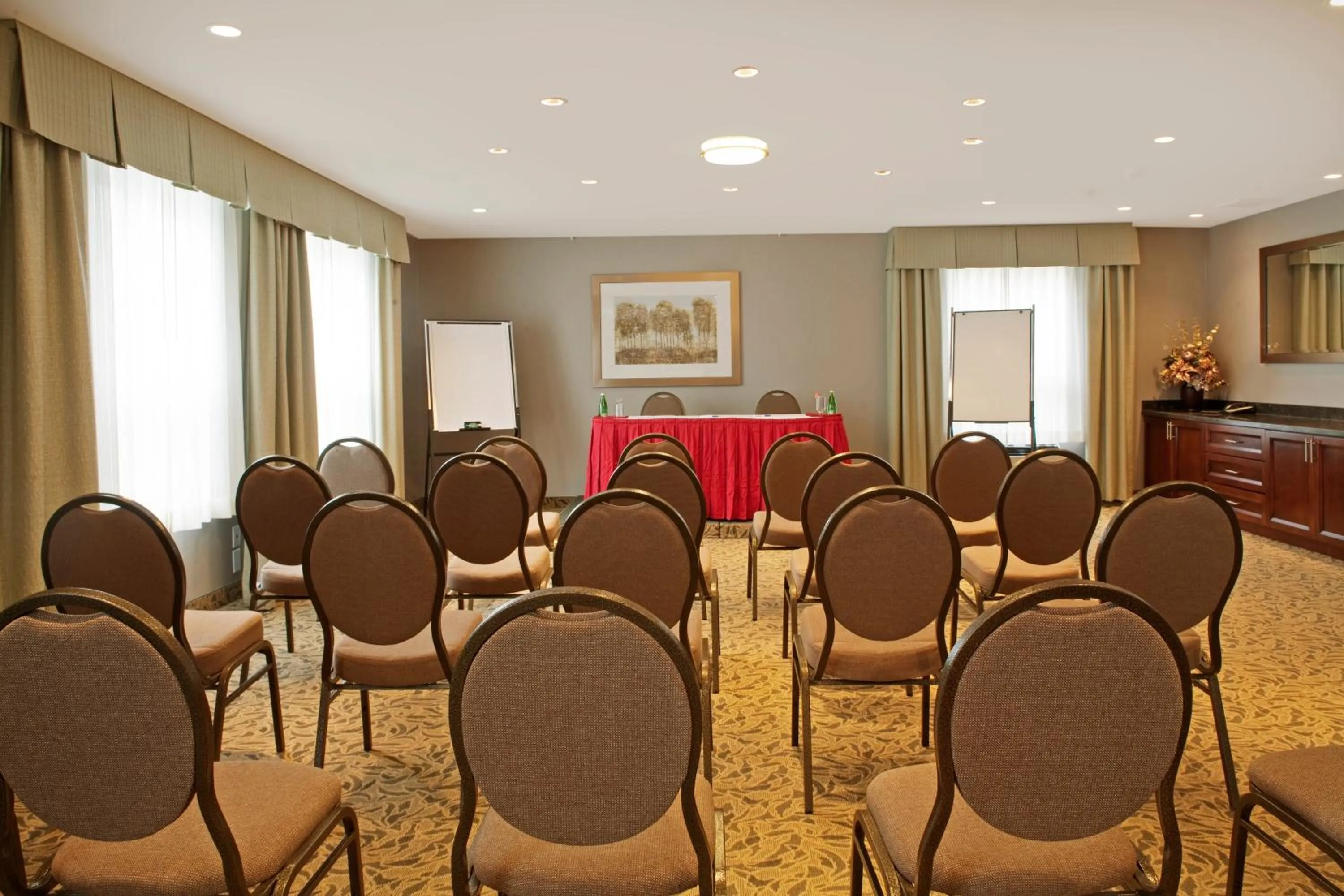 Banquet/Function facilities in Travelodge by Wyndham Oshawa Whitby