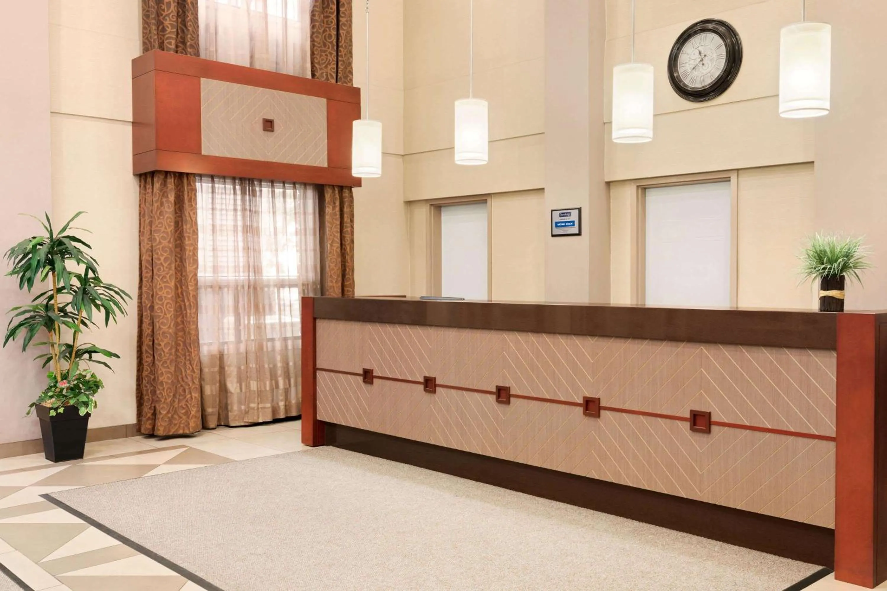 Lobby or reception in Travelodge by Wyndham Oshawa Whitby