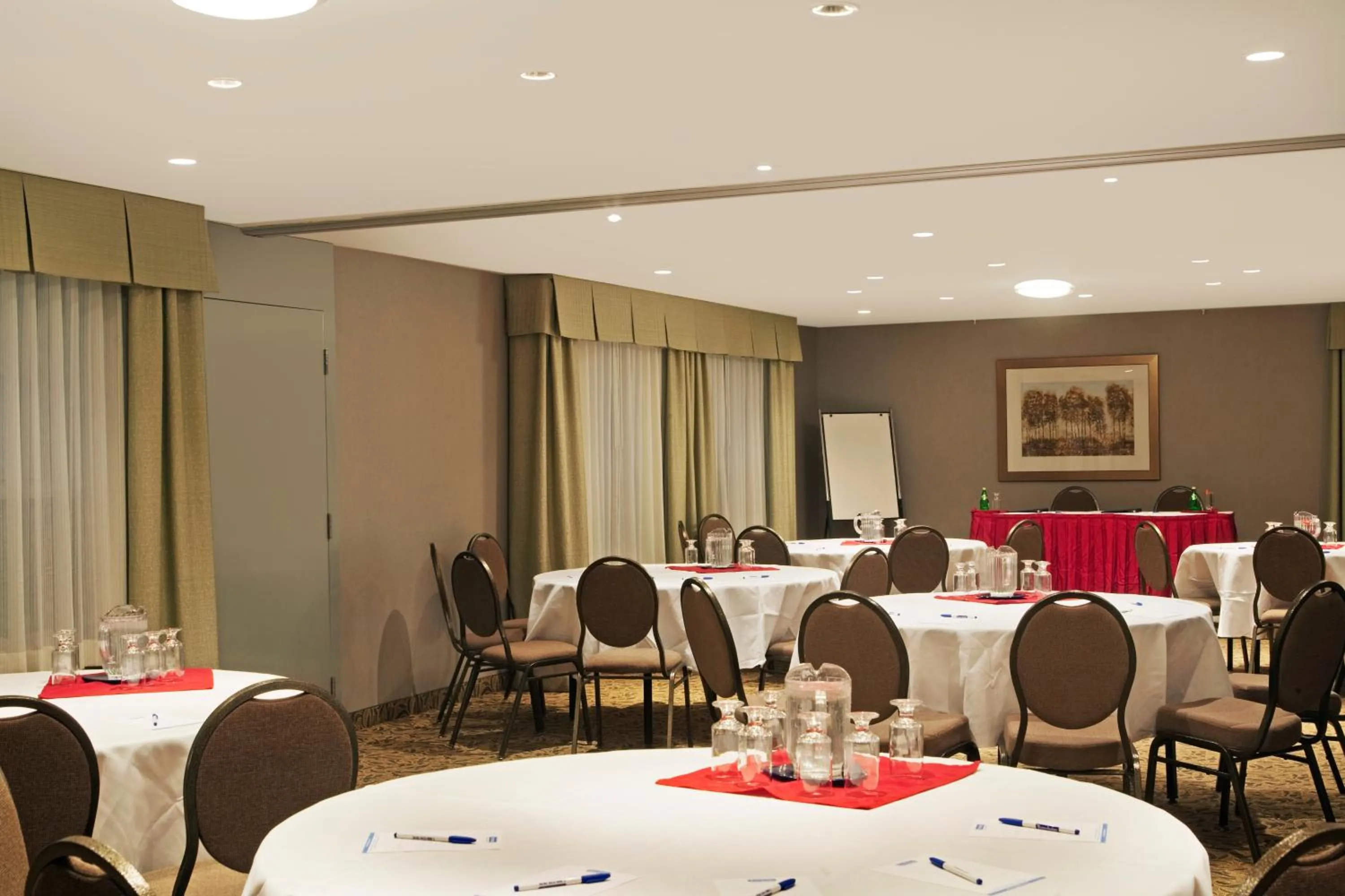 Banquet/Function facilities in Travelodge by Wyndham Oshawa Whitby