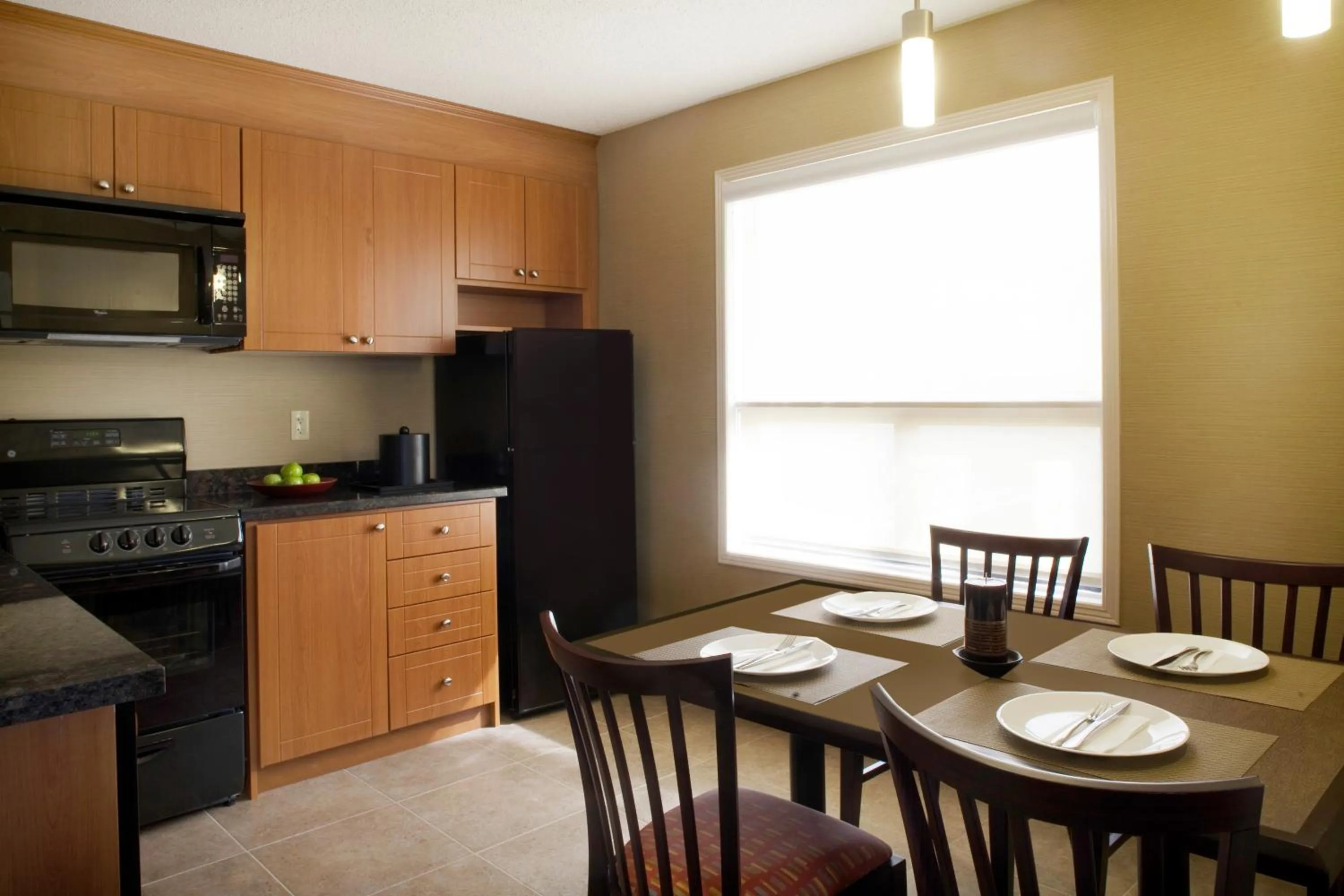 Kitchen or kitchenette in Travelodge by Wyndham Oshawa Whitby