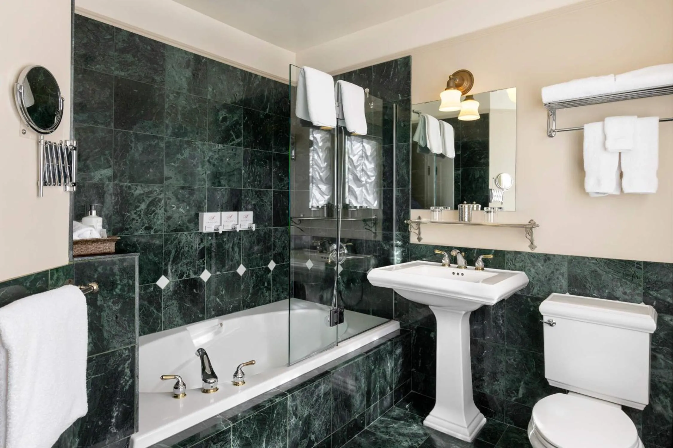 Bathroom in Abigail's Hotel