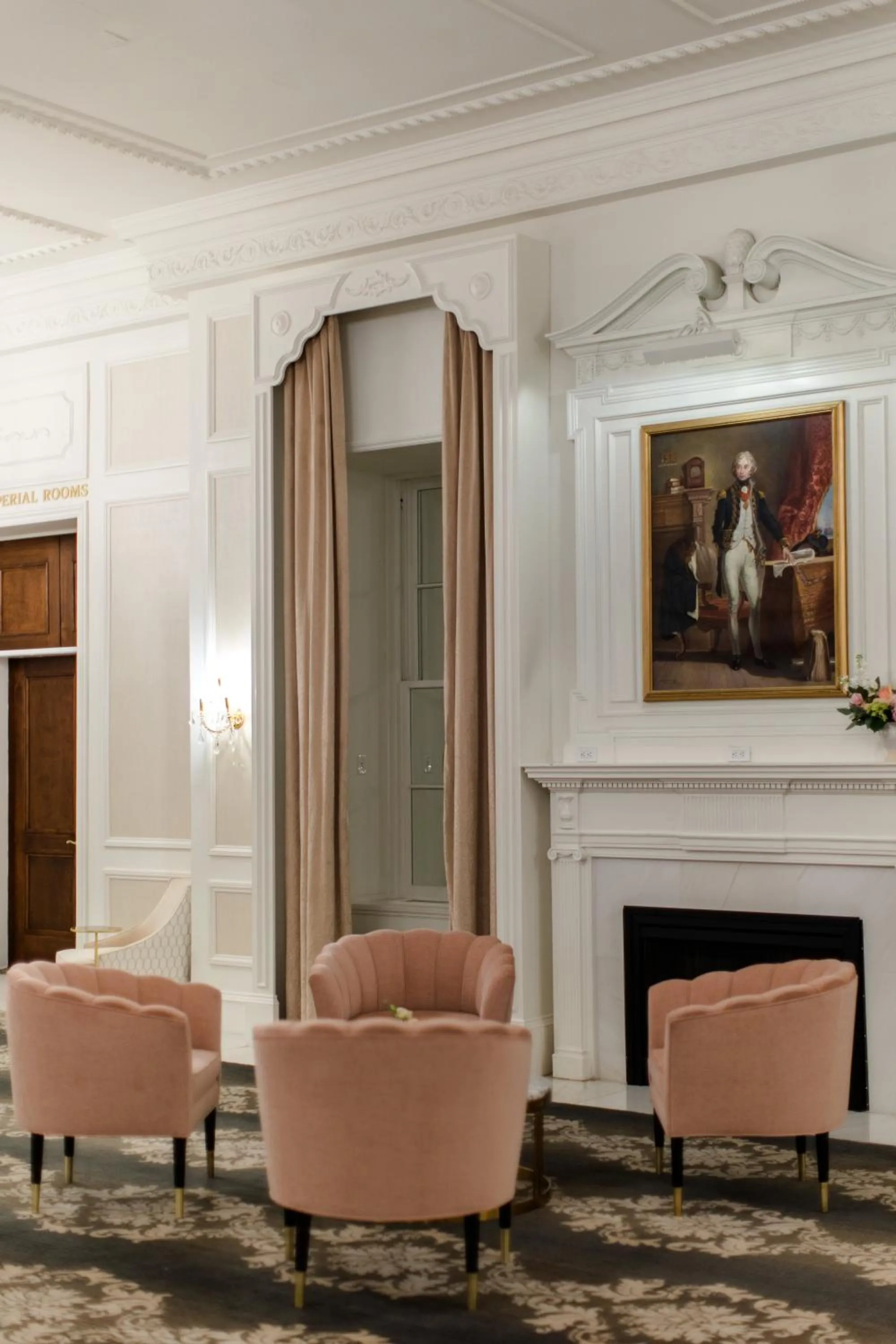 Lounge or bar in The Lord Nelson Hotel & Suites