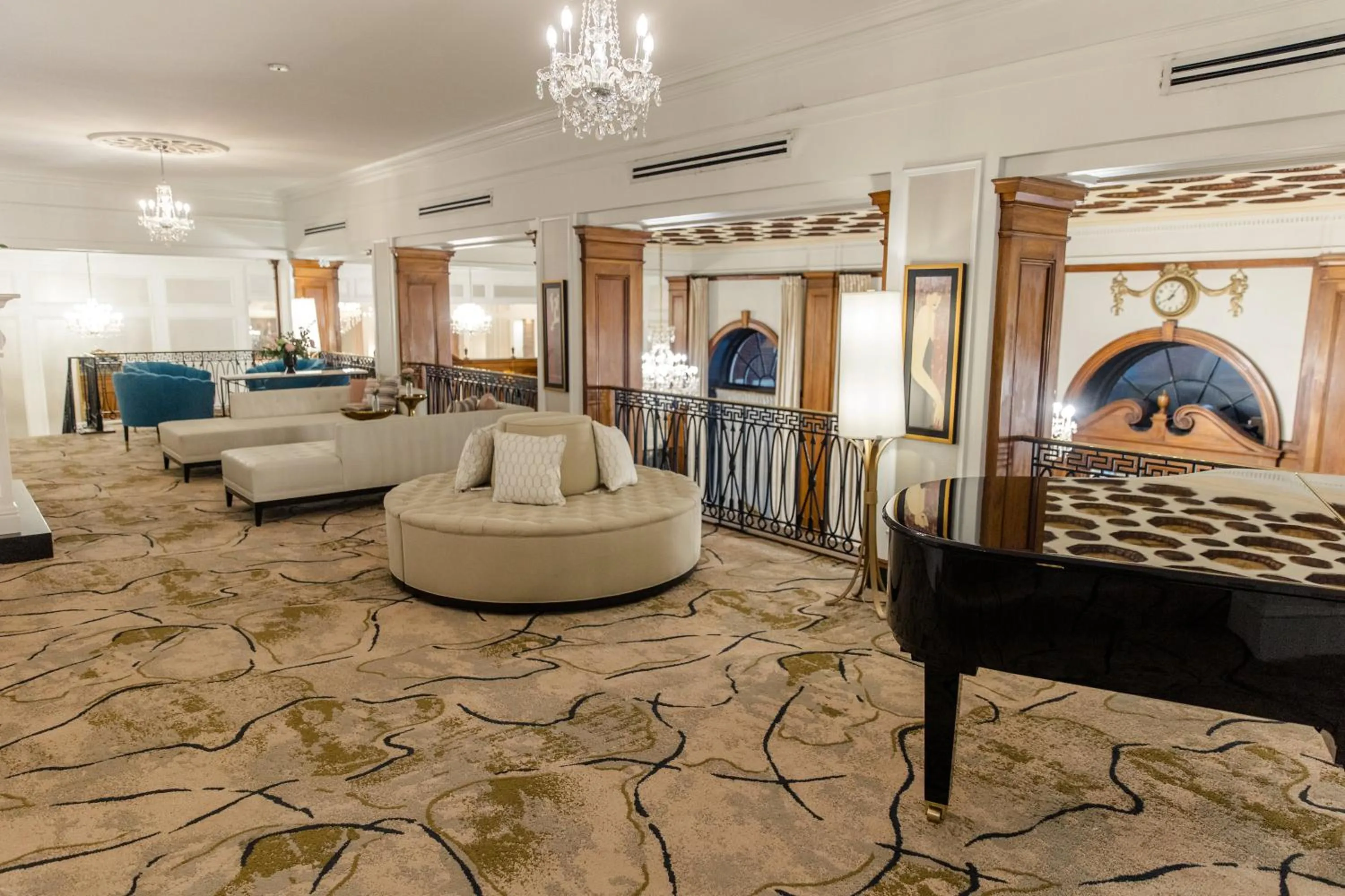 Lounge or bar in The Lord Nelson Hotel & Suites