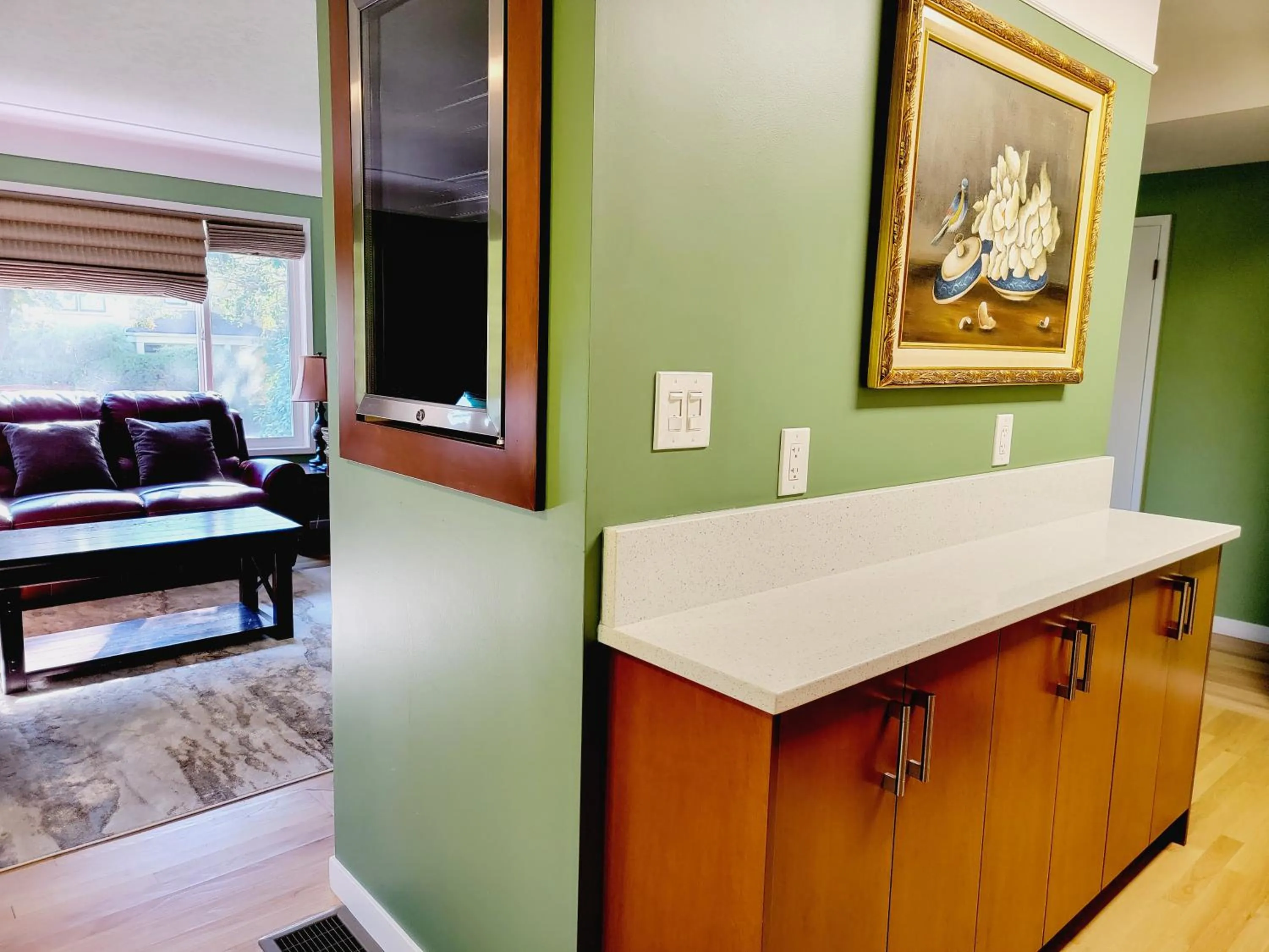 furniture in James Bay Inn Hotel, Suites & Cottage