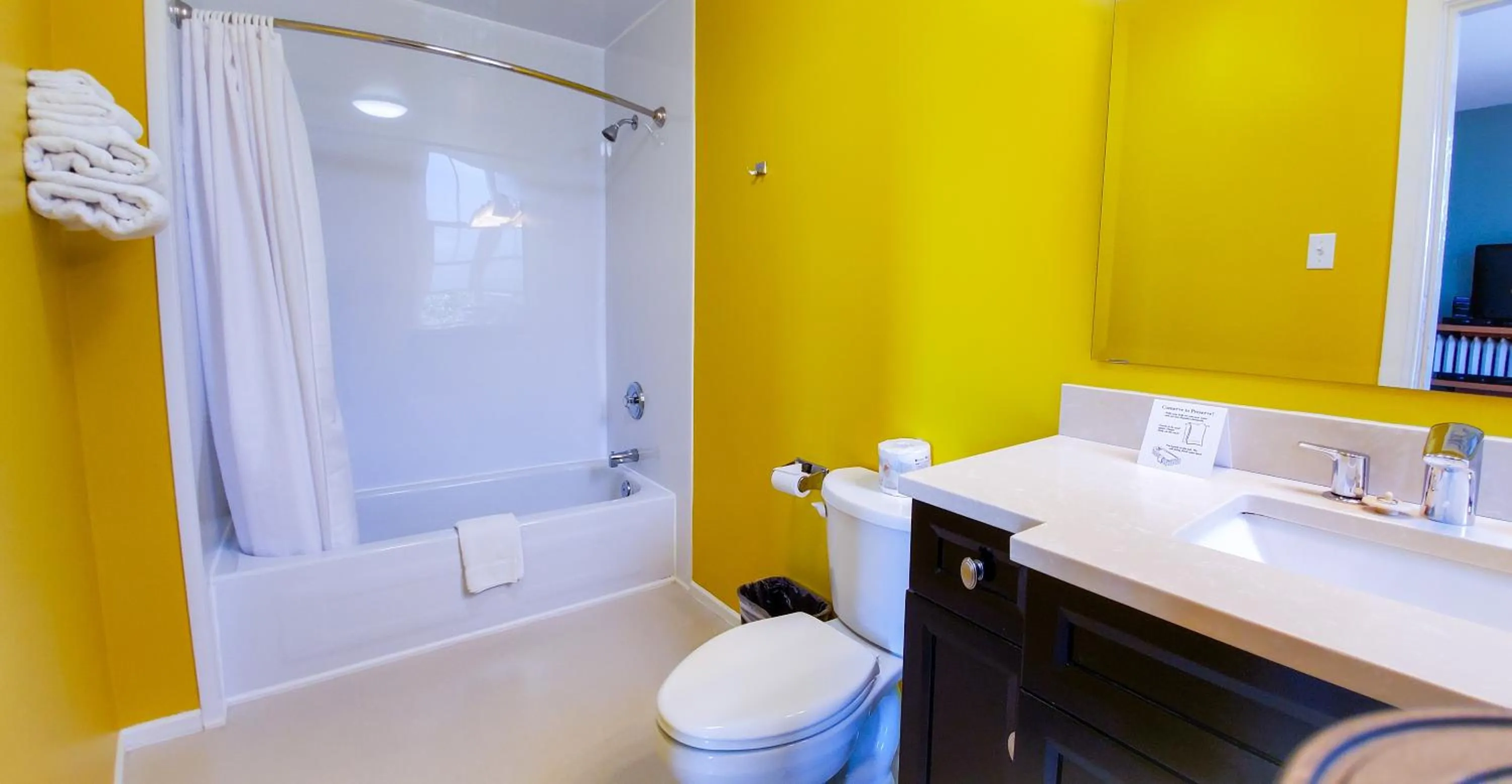 Toilet in James Bay Inn Hotel, Suites & Cottage