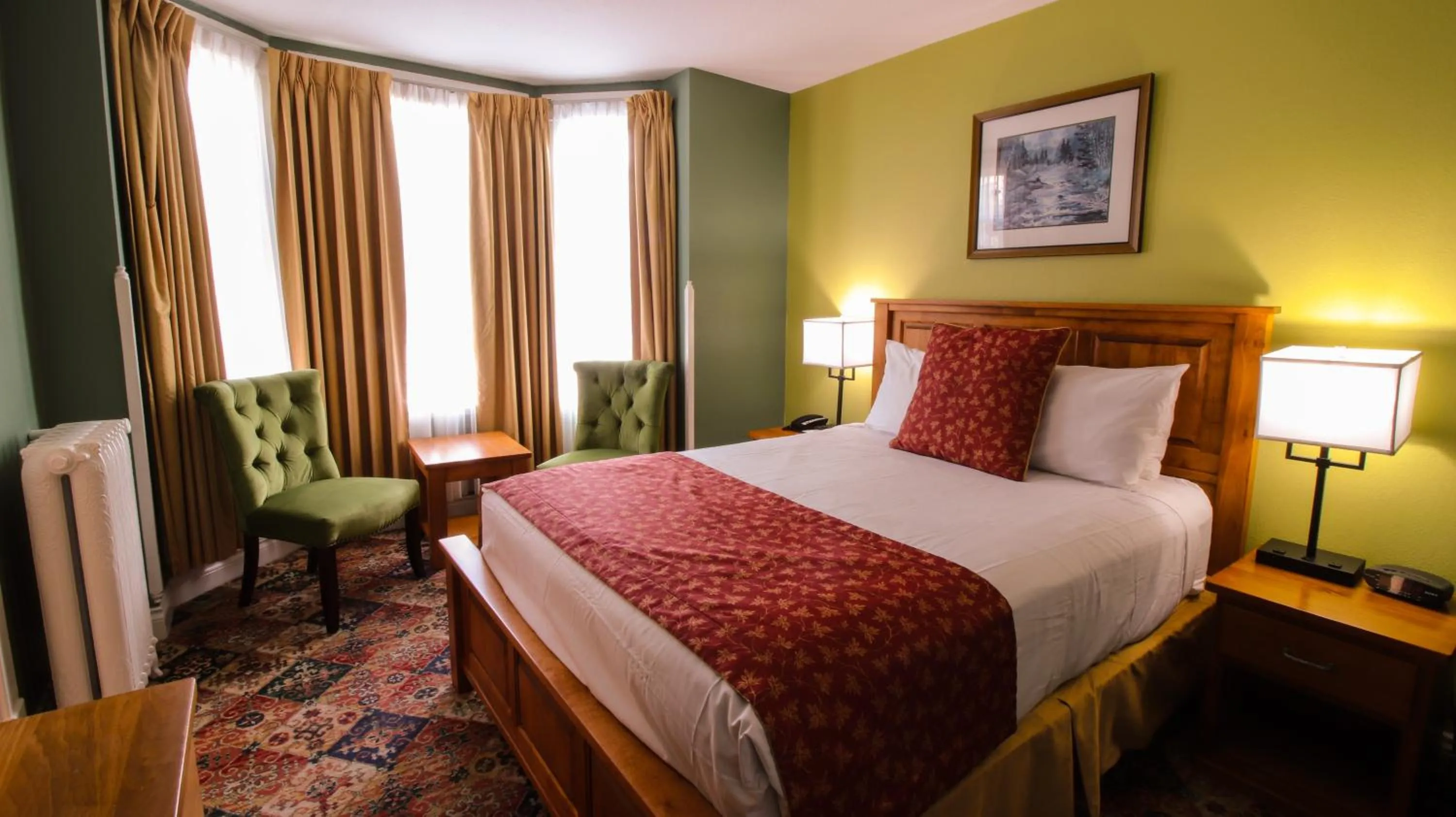 Bed in James Bay Inn Hotel, Suites & Cottage