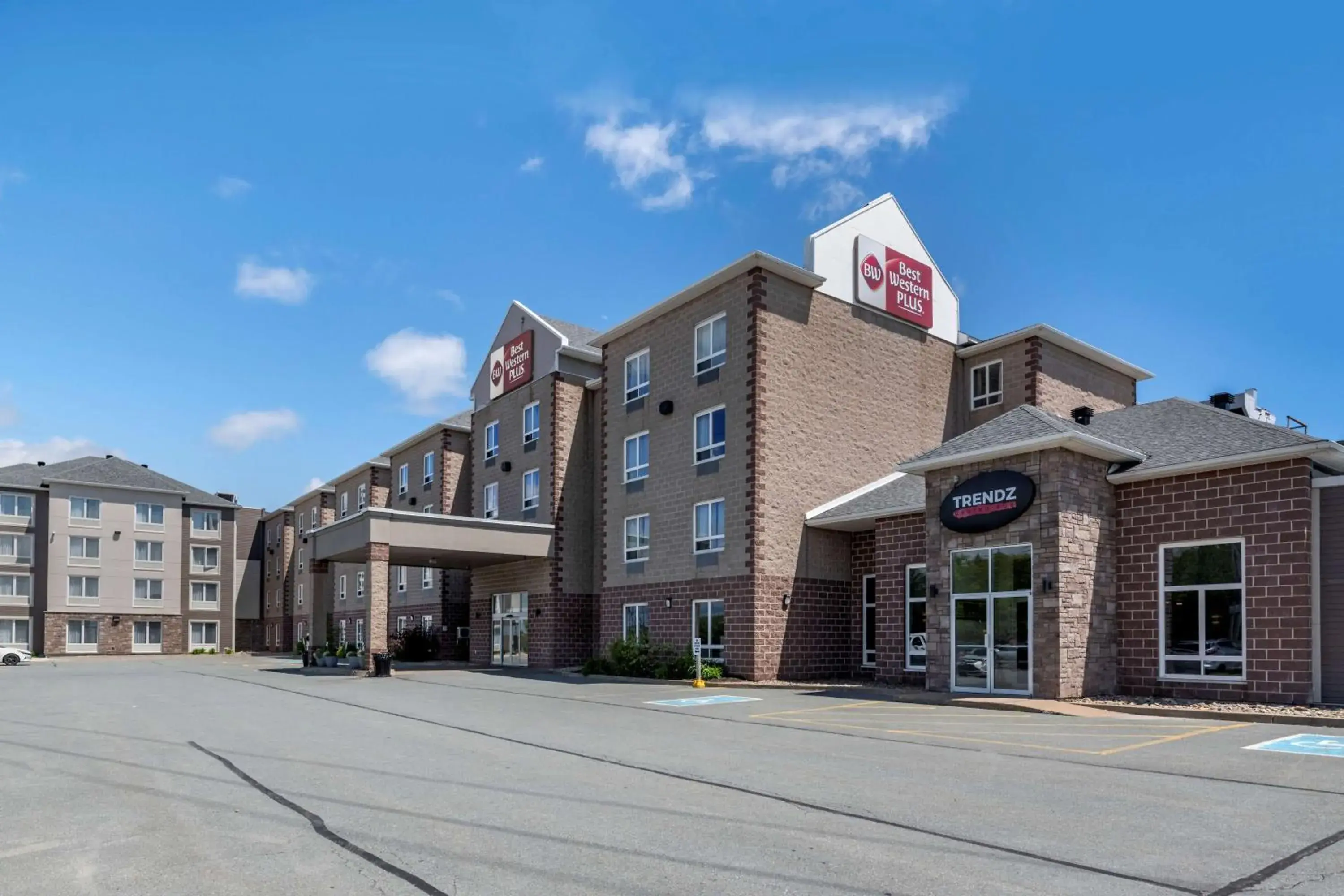 Property building in Best Western Dartmouth Hotel & Suites Property building in Best Western Dartmouth Hotel & Suites