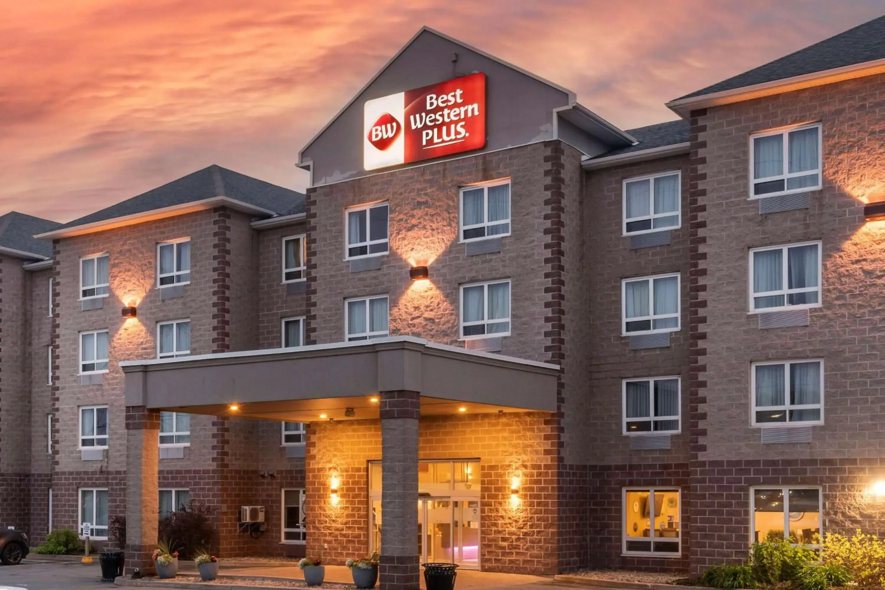 Property building in Best Western Dartmouth Hotel & Suites Property building in Best Western Dartmouth Hotel & Suites