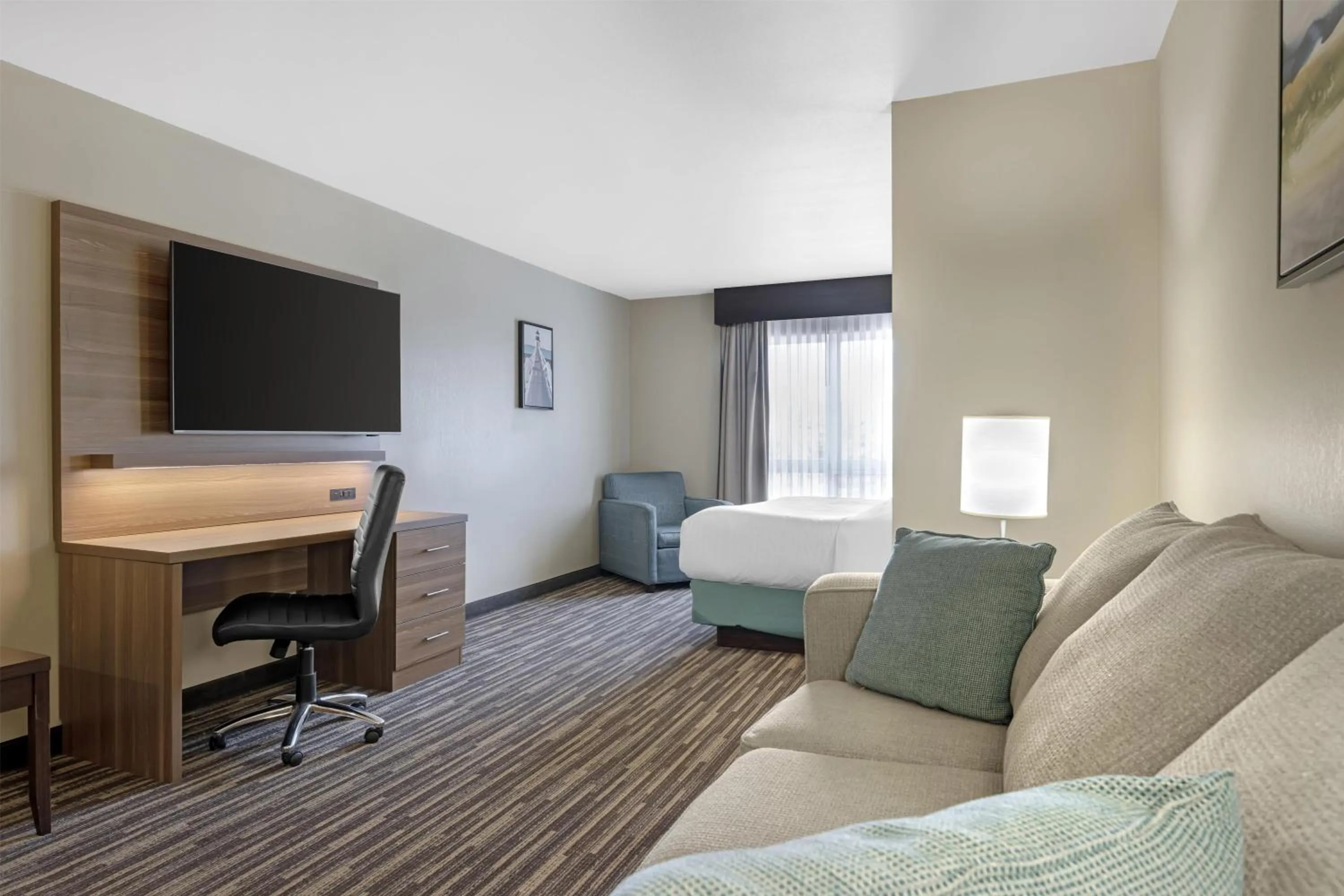 Bedroom in Best Western Plus Dartmouth Hotel & Suites